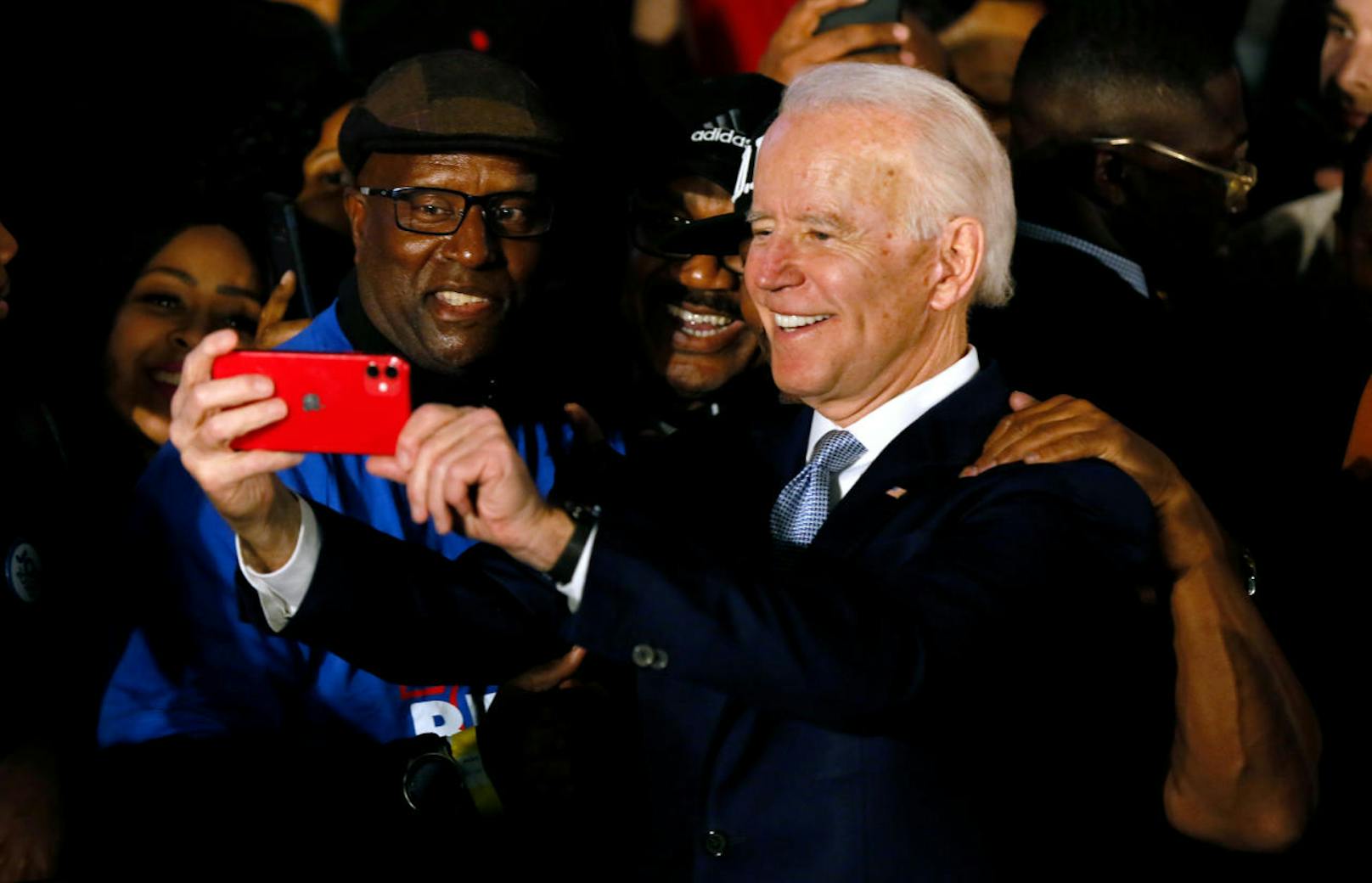 Der demokratische Präsidentschaftskandidat Joe Biden mit Unterstützern im US-Bundesstaat South Carolina.