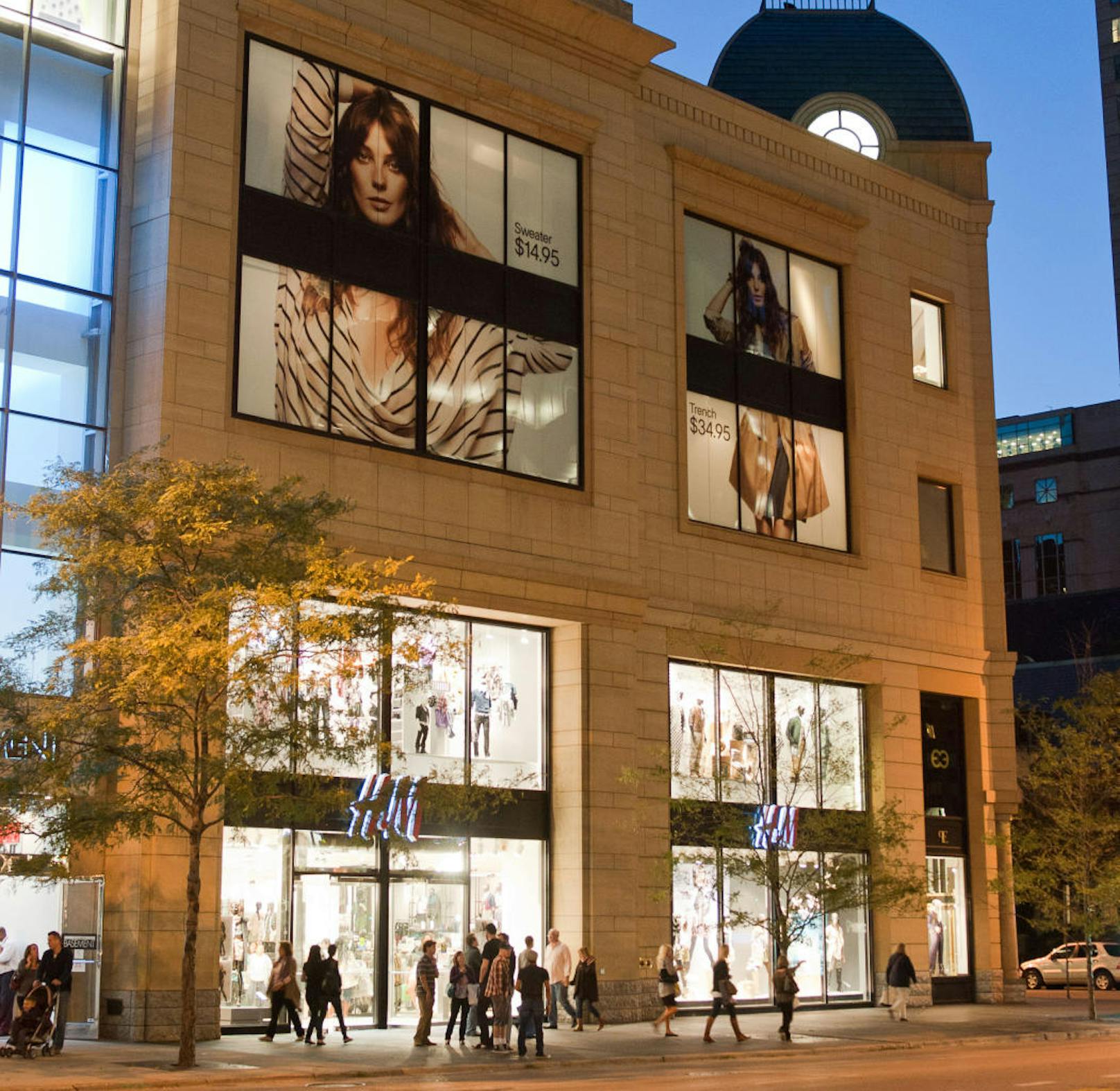Österreichs größte H&M-Filiale soll Anfang Herbst 2019 eröffnet werden. Wie genau der Flagship-Store aussehen wird, weiß man noch nicht, nur, dass verschiedenen Stil-Richtungen aus unterschiedlichen Ländern einfließen werden.