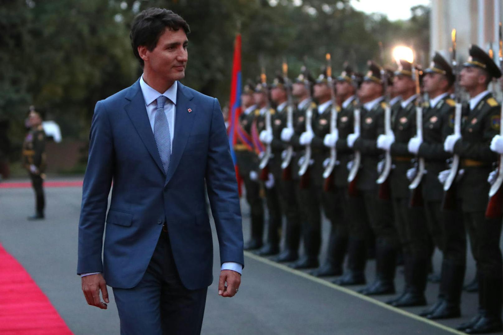 <b>Platz 30: Kanada</b>
Justin Trudeau, Premierminister von Kanada verdient mit <b>164.600 Euro</b> jährlich ebenfalls das Vierfache eines jährlichen Durchschnittseinkommens von 39.900 Euro.