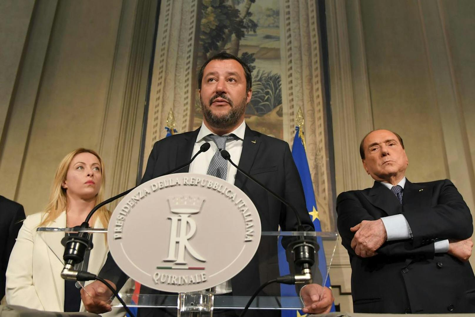 Matteo Salvini (M.) von der Lega Nord, flankiert von Giorga Meloni, Chefin der "Fratelli d'Italia" und Silvio Berlusconi, Chef der "Forza Italia"