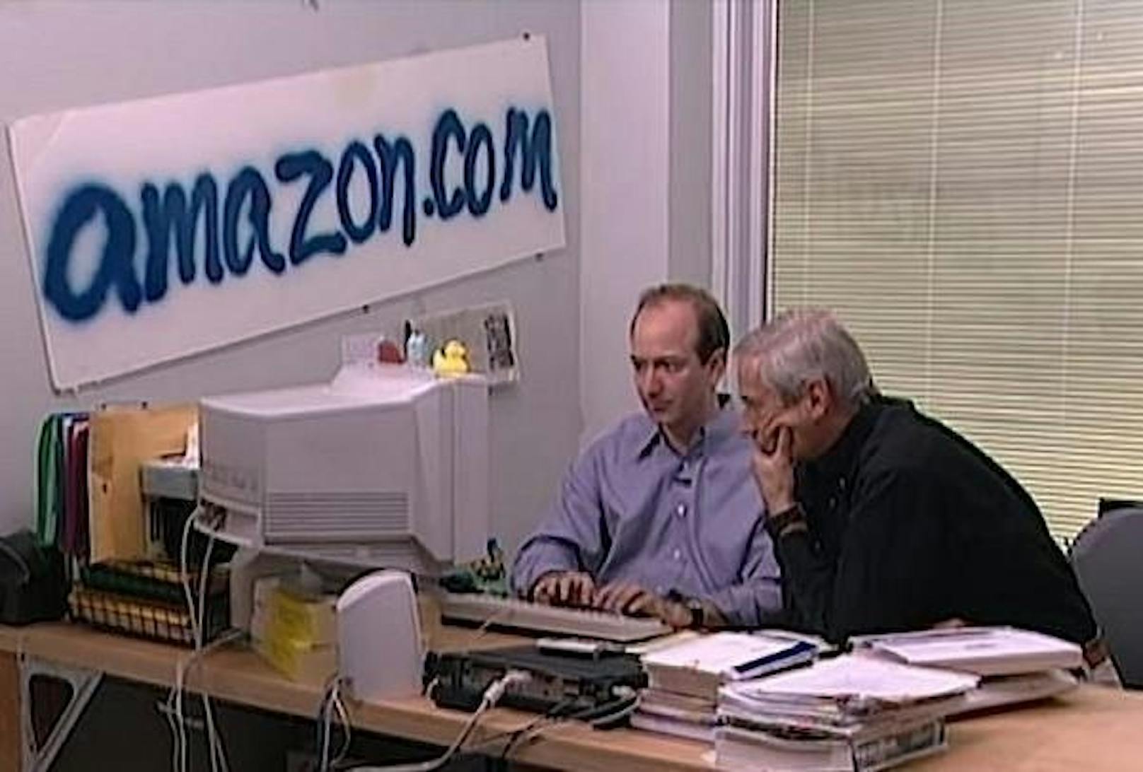 Der Amazon-Boss hat bescheiden angefangen. Heute sitzt er auf einem geschätzten Vermögen von rund 156 Milliarden US-Dollar.