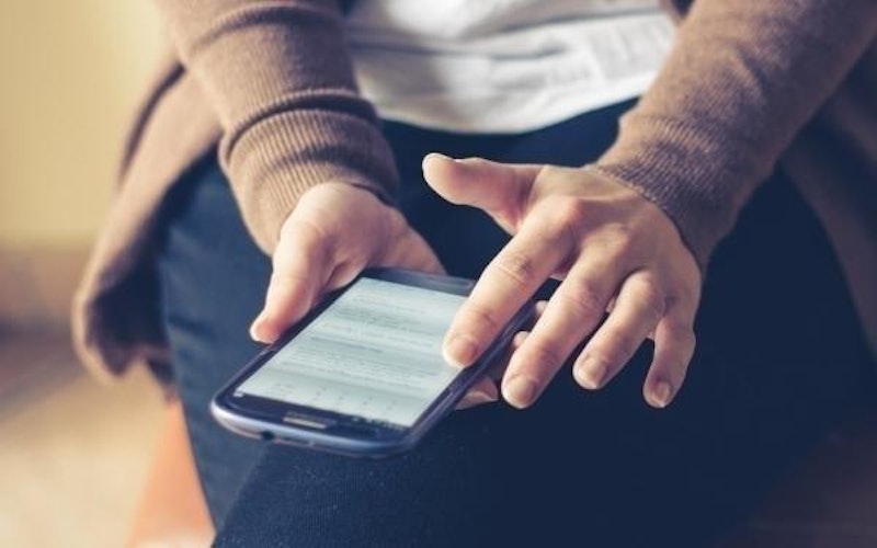 Aktuelle Sicherheitslücken in Android ermöglichen es Angreifern, geheime Informationen auszuspähen, verschiedene Aktionen auf Smartphones auszuführen und diese zu manipulieren.