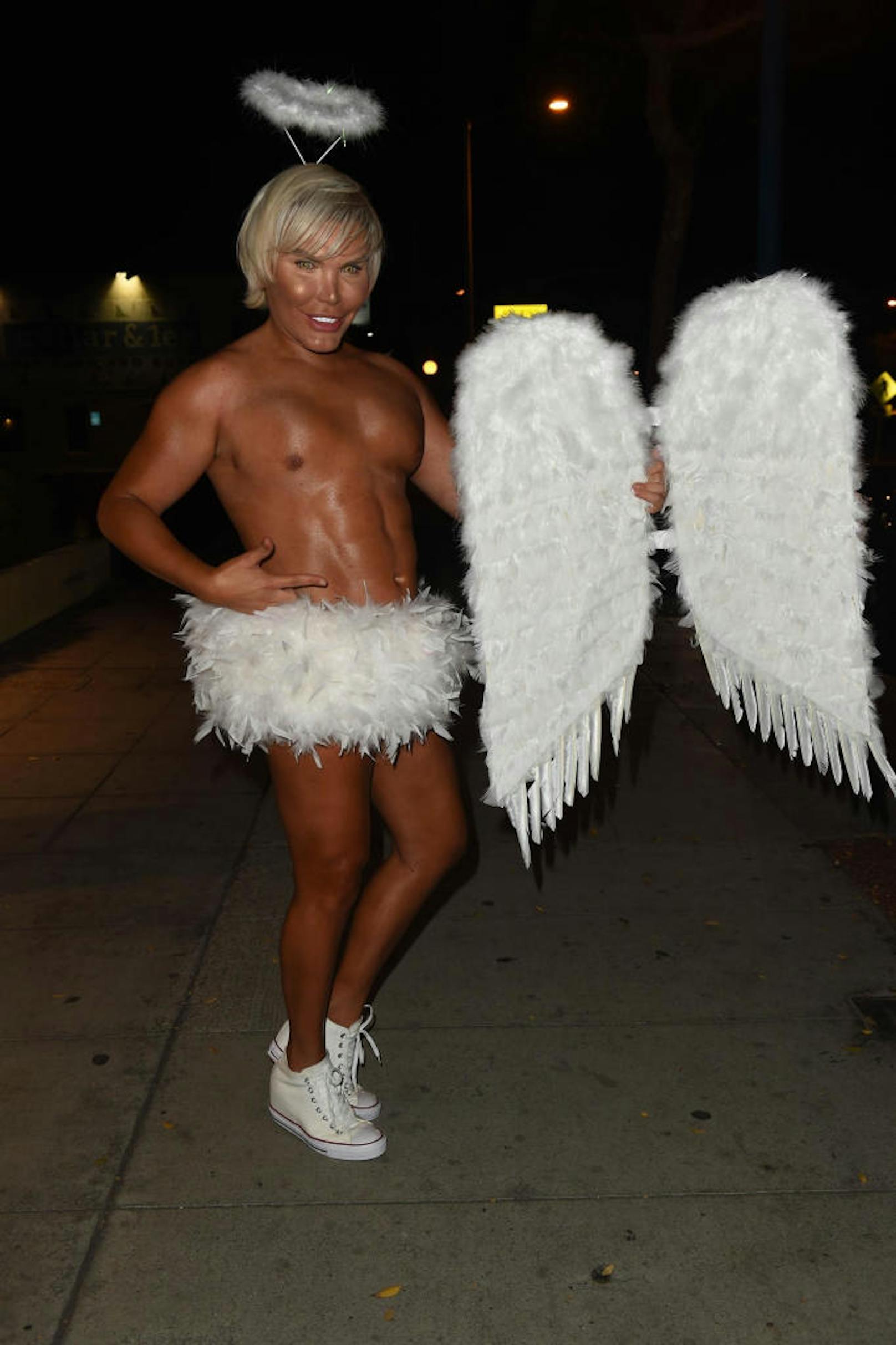 Gruseliges Halloween: Der "menschliche Ken" Rodrigo Alves als schauerlicher Engel