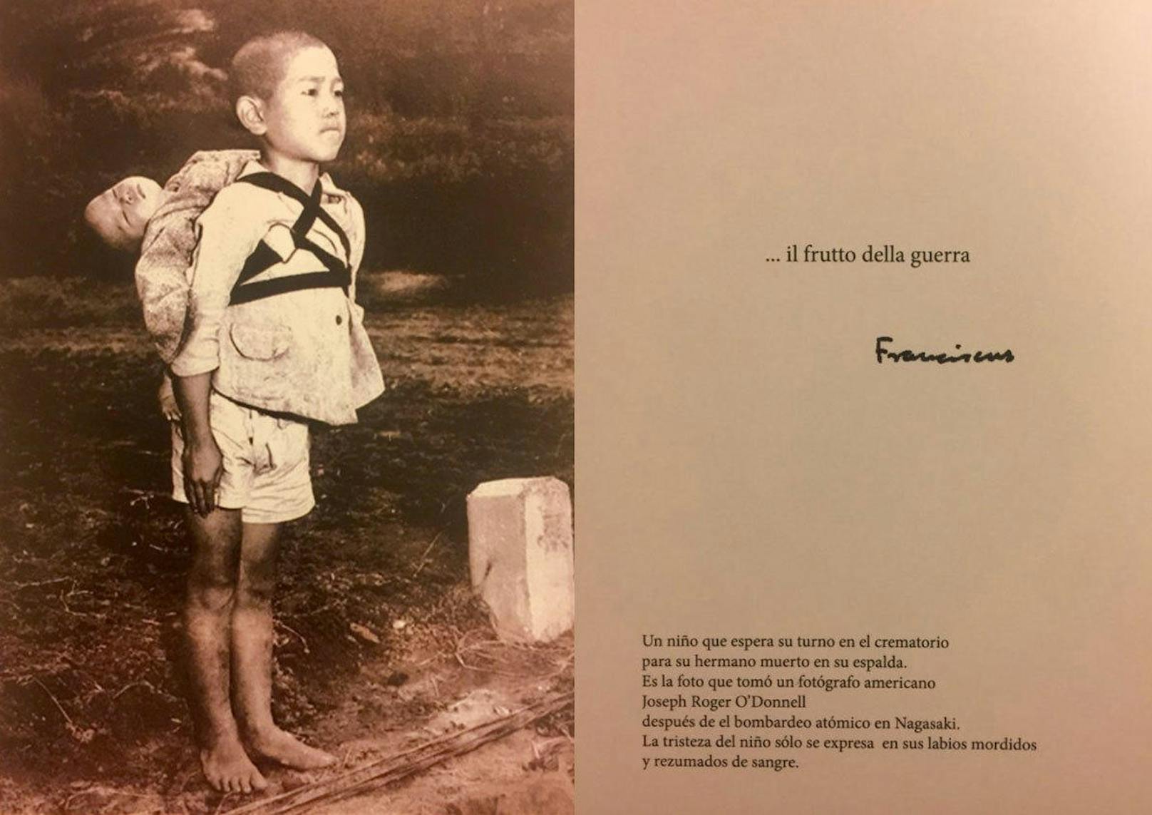 "Die Frucht des Krieges" schreibt Papst Franziskus zu dem schrecklichen Foto. Es zeigt einen Buben in Nagasaki im Jahr 1945, der mit seinem toten Brüderchen am Rücken vor einem Krematorium wartet.
