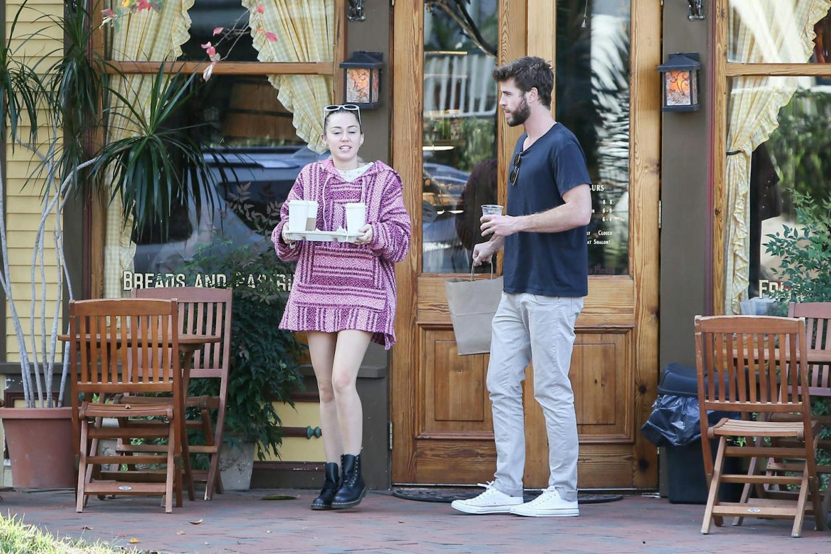 Ein ganz normales Paar: Miley Cyrus und Liam Hemsworth bei einer schnellen Kaffeepause