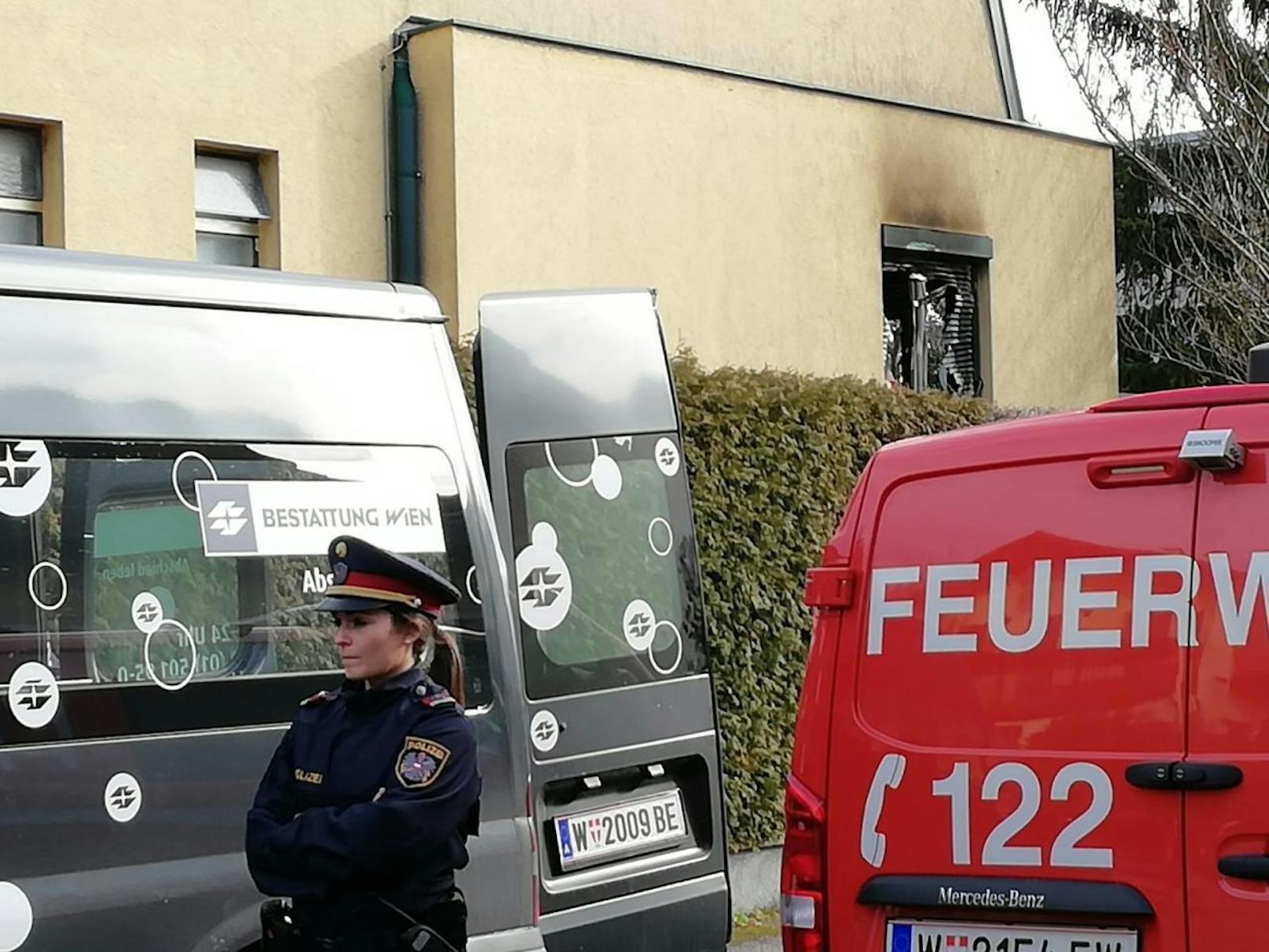 Bei einem Brand in Wien-Inzersdorf sind am Freitag zwei Personen ums Leben gekommen.