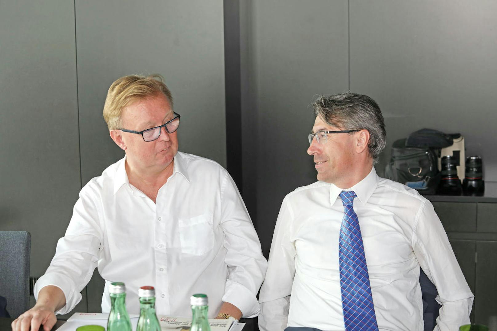 Peter Schaider (li.) und Anton Cech im Gespräch