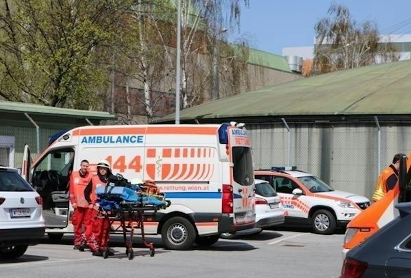 Bei "Wien Energie" kommt es derzeit zu einem Großeinsatz von Feuerwehr, Rettung und Polizei.