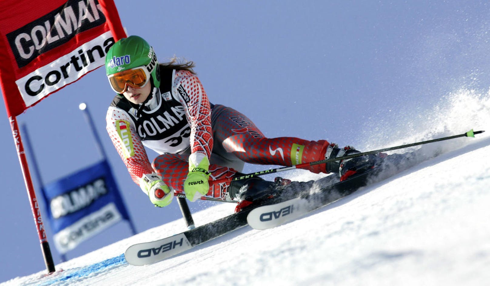 Die ersten Weltcup-Punkte folgten einige Wochen später im siebenten Rennen. Am 21. Jänner 2007 fuhr Anna F. beim Riesentorlauf in Cortina (It) auf Rang 16.