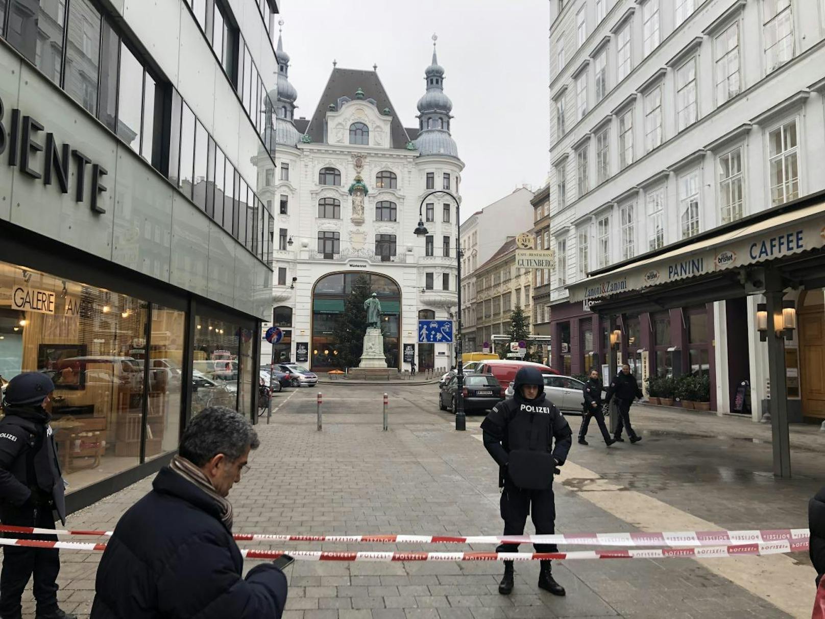 In der Wiener Innenstadt im Bereich Lugeck sind am Freitag gegen 13.30 Uhr Schüsse gefallen.