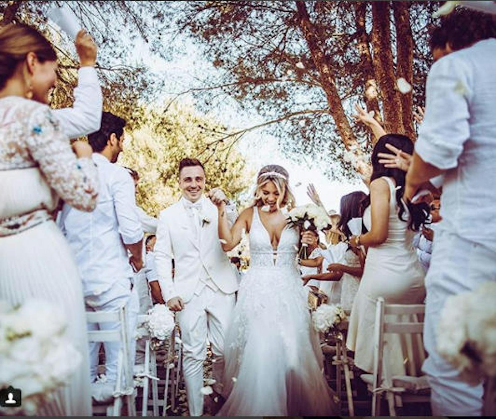 Am 23. Juni auf Ibizia wurde YouTuber-Hochzeit gefeiert. Dagi Bee und ihr Eugen Kazakov machten ihre dreijährige Beziehung rechtlich bindend.