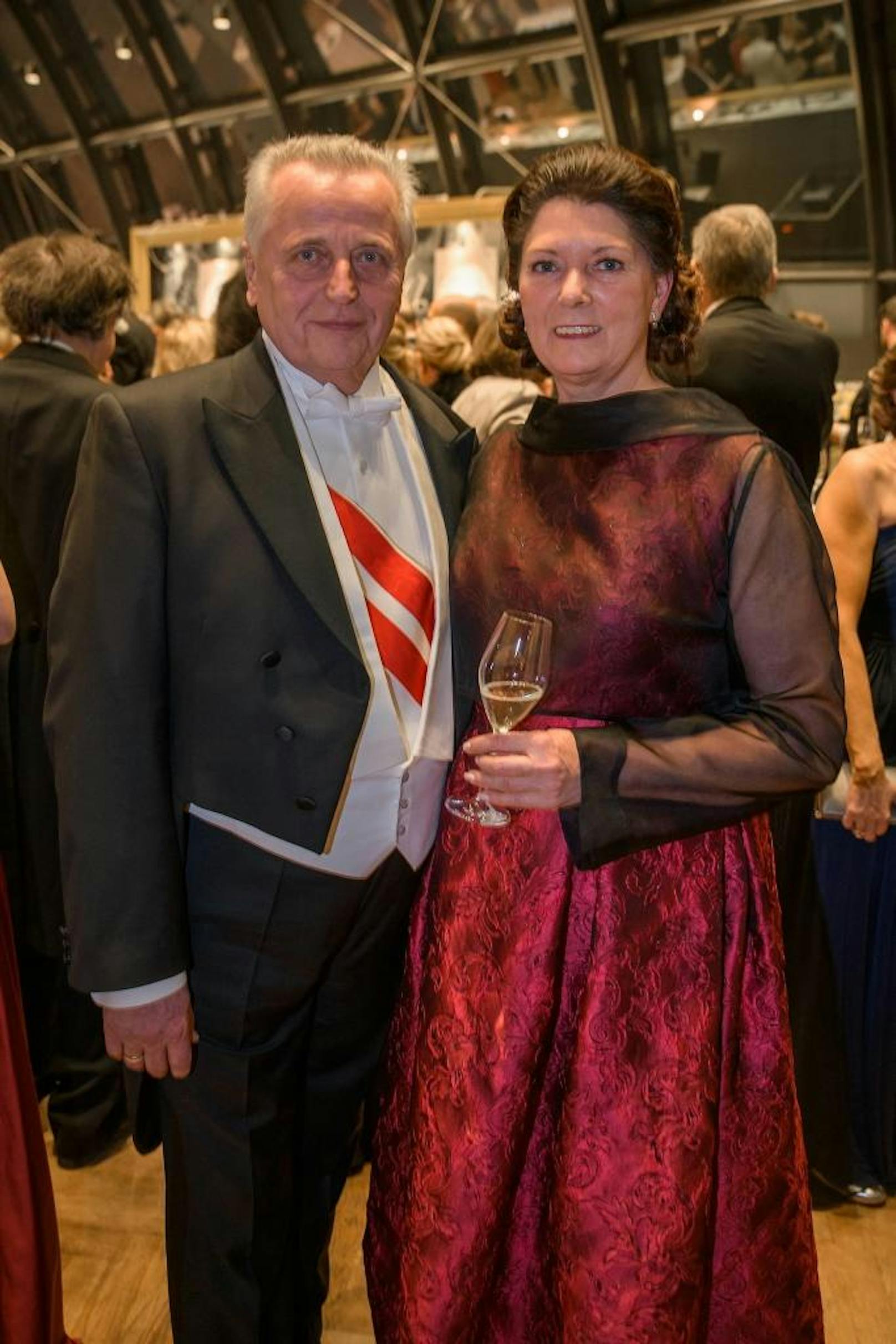 Juristenball,
Wiener Hofburg, Wien, 10.2.2018,
Rudolf HUNDSTORFER mit Ehefrau Karin RISSER