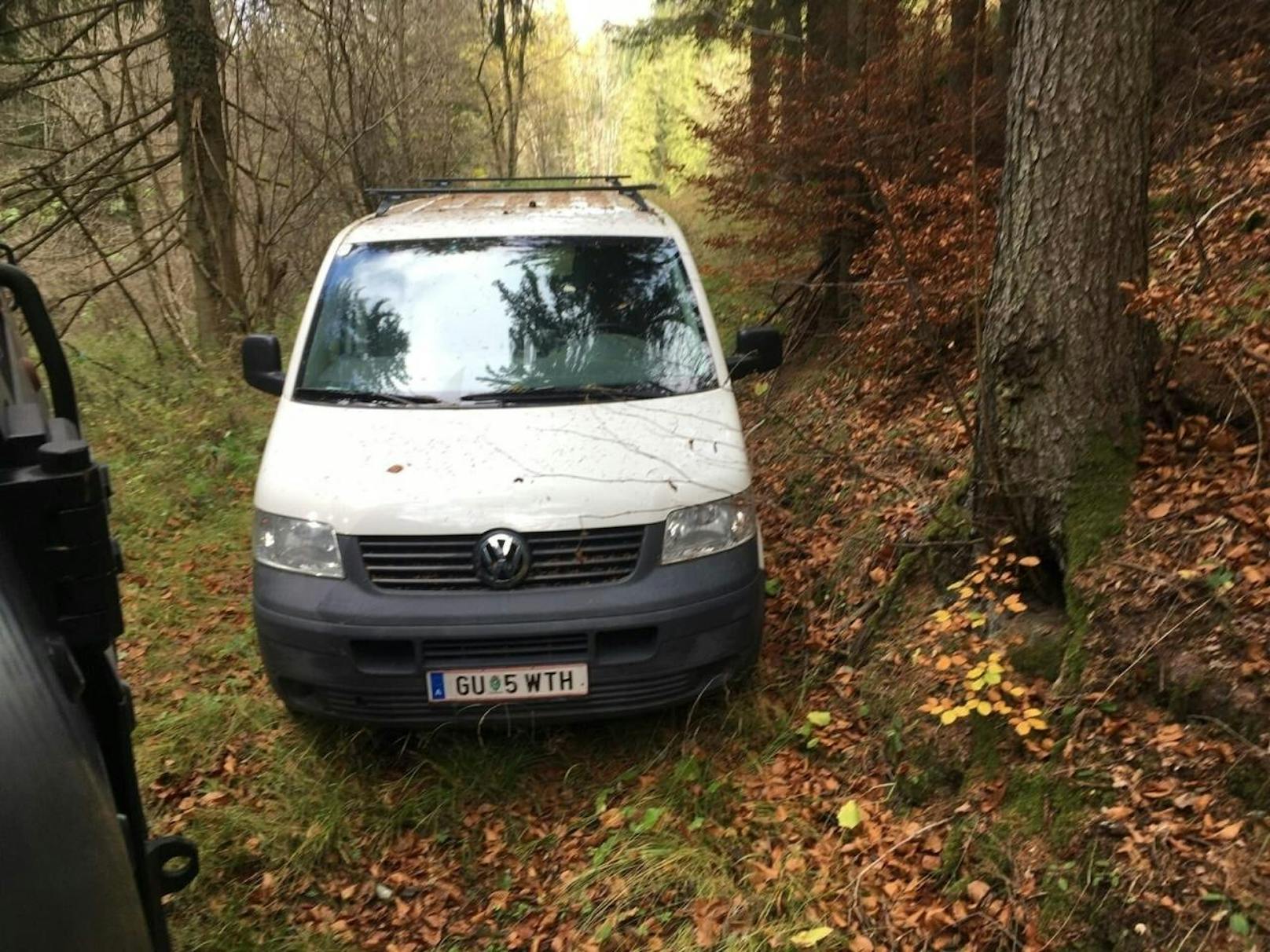 Am 1. November fand die Polizei den Kleintransporter von Friedrich Felzmann in einem nahen Waldstück.
