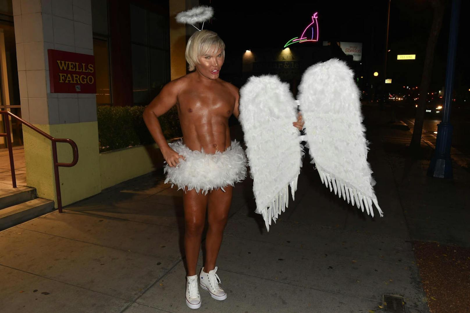 Gruseliges Halloween: Der "menschliche Ken" Rodrigo Alves als schauerlicher Engel