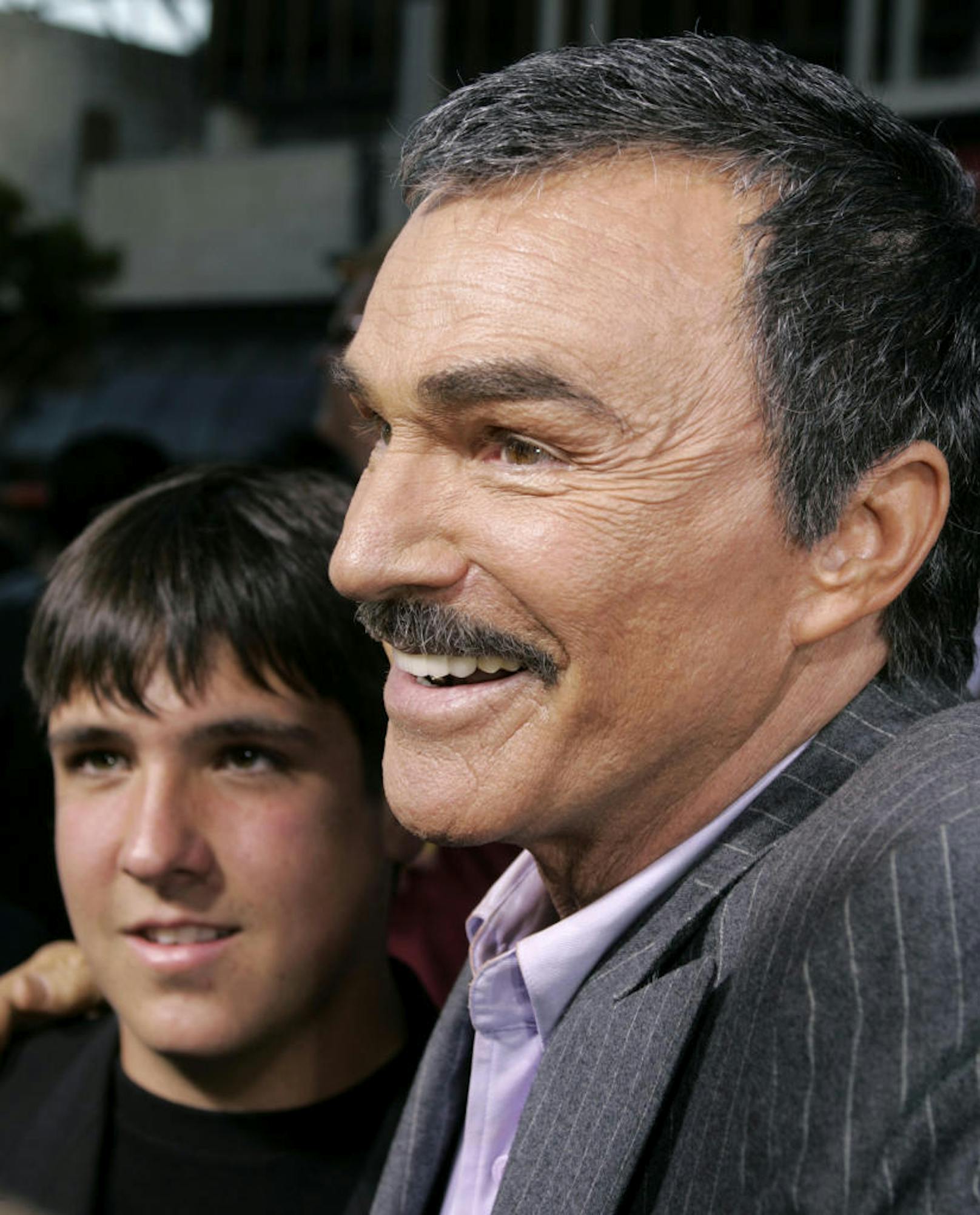 Burt Reynolds mit seinem Sohn Quinton Reynolds bei einer Filmpremiere im Jahr 2005.