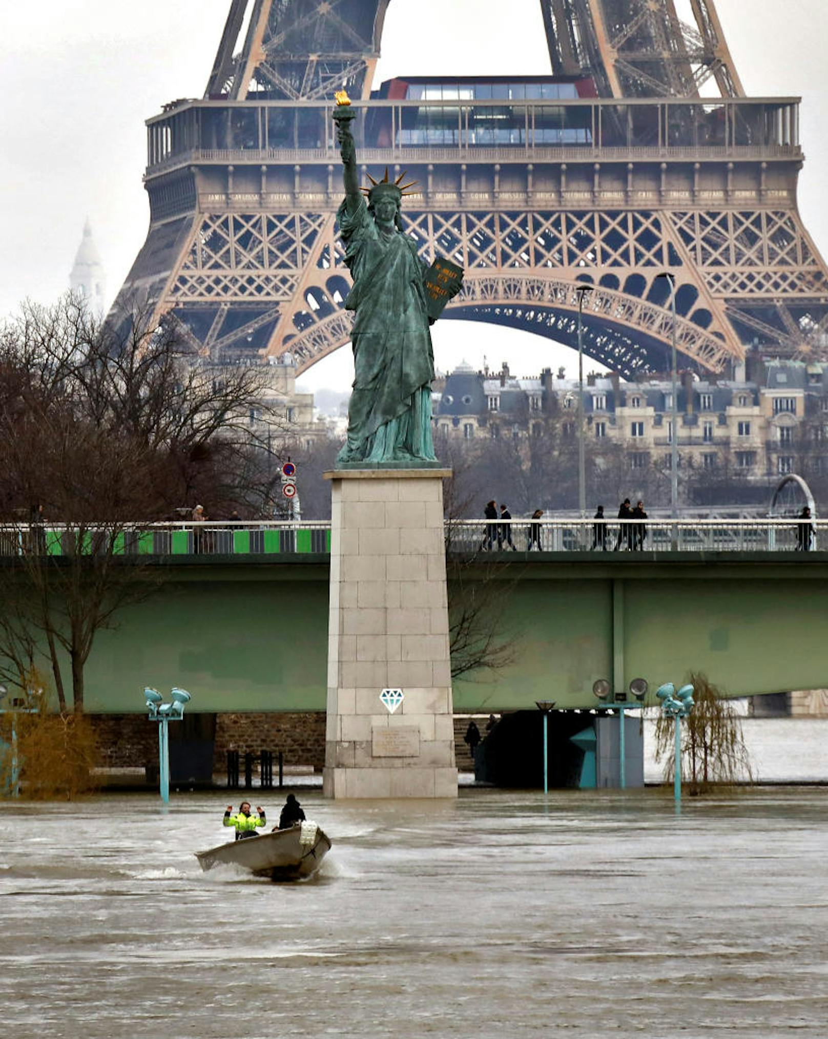 Über 200 französische Städte kämpfen seit einigen Tagen mit Hochwassern.