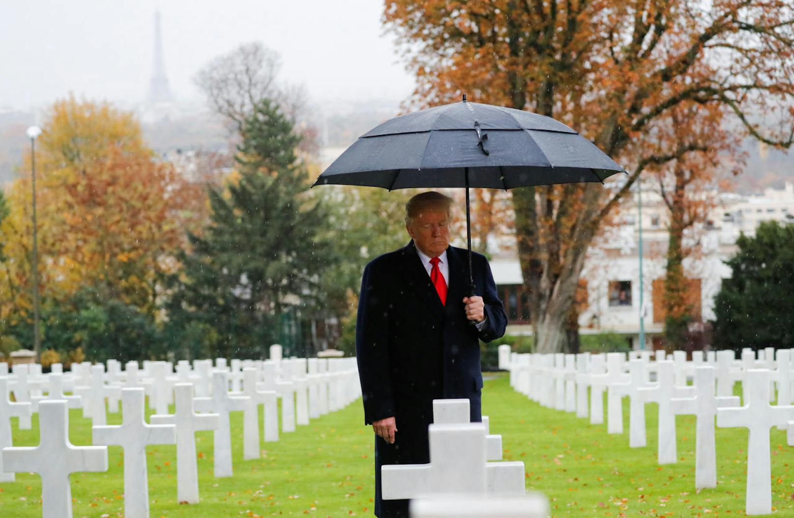 Er war nach Paris gereist, um dem Ende des Ersten Weltkriegs zu gedenken. Dabei wurde US-Präsident Donald Trump Zielscheibe heftiger Kritik.