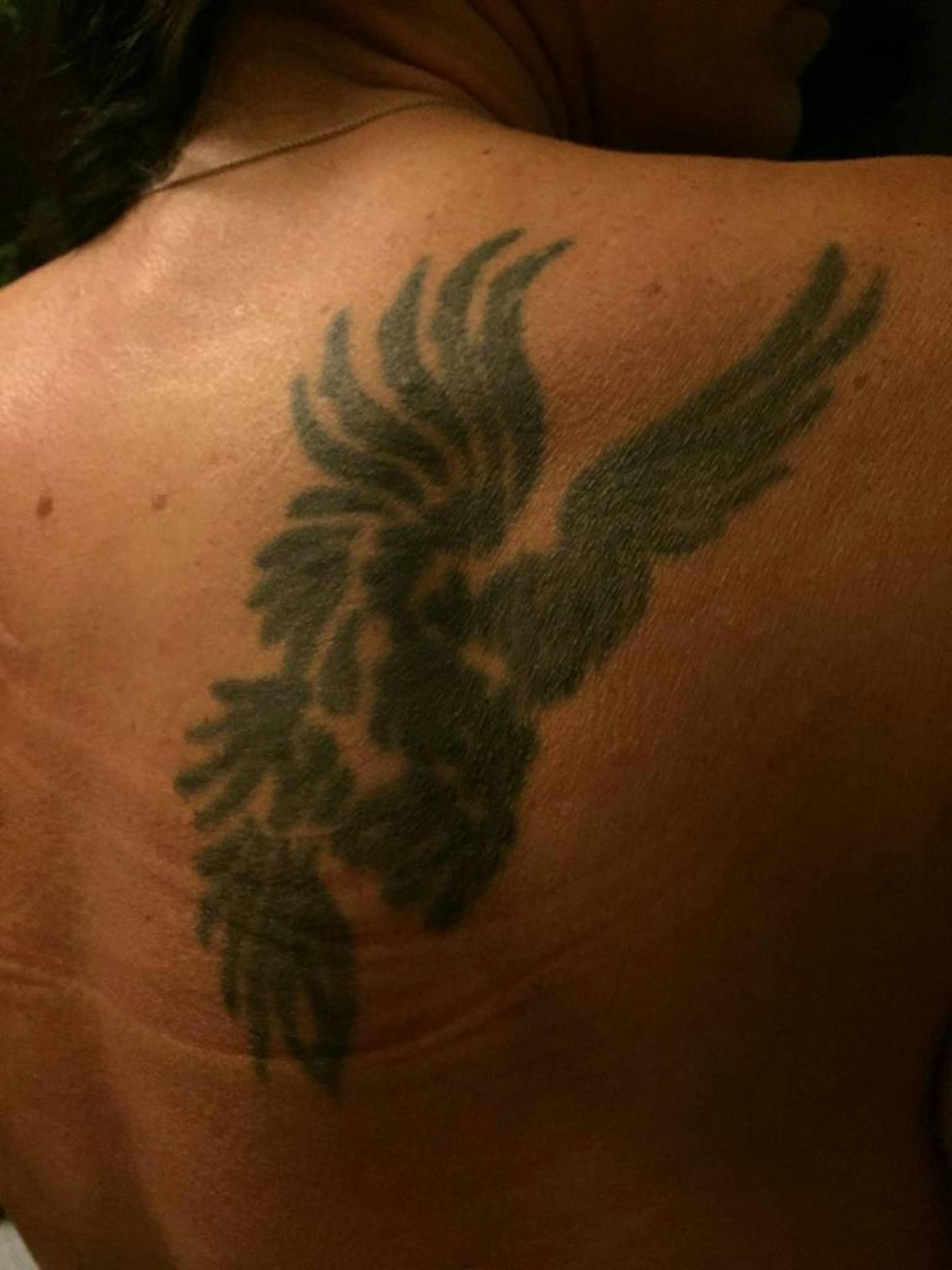 "Mein erstes (Horror-)Tattoo...war damals eine blutige Angelegenheit- und dies sieht man nach über 24 Jahren auch und niemand traut sich über ein Cover up, da es zu groß ist :("