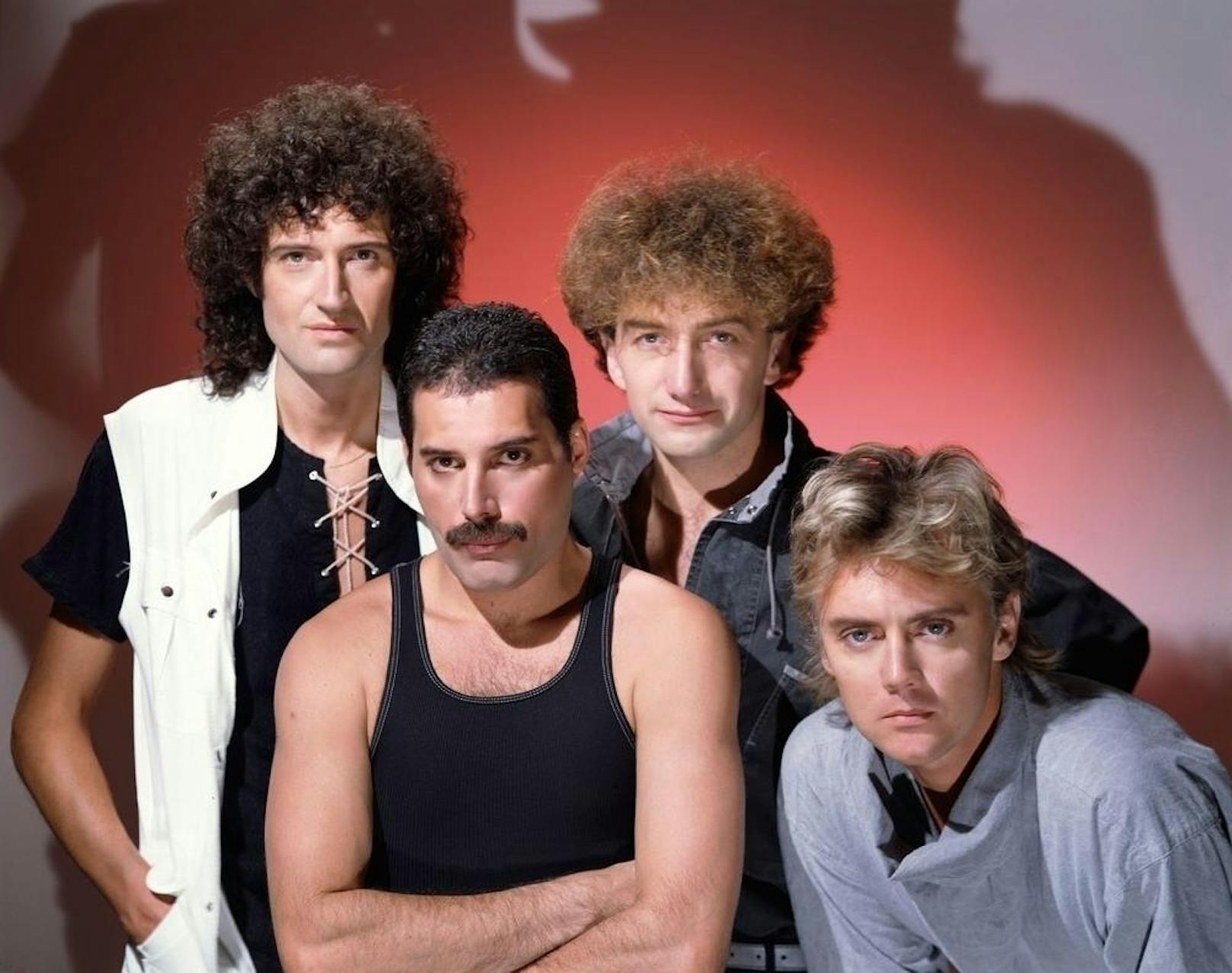 Mit Queen schrieb er Rock-Geschichte: Gitarrist Brian May, Mercury, Bassist John Deacon und Schlagzeuger Roger Taylor (v.l.).
