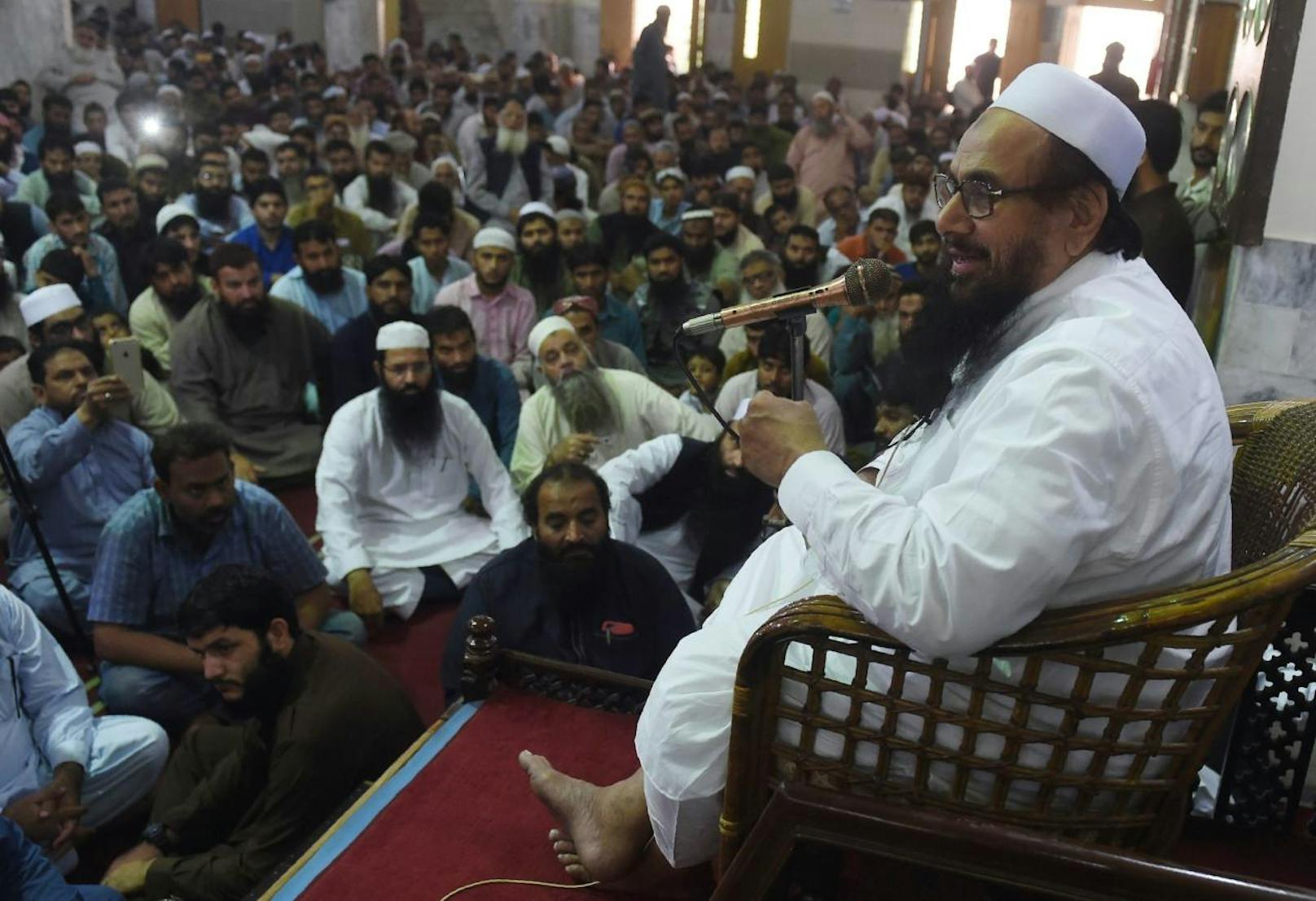 Anhänger der radikalen islamistischen Partei Tehreek-e-Labaik Pakistan (TLP) demonstrieren gegen den Freispruch einer Christin, die wegen Gotteslästerung in der Todeszelle saß.