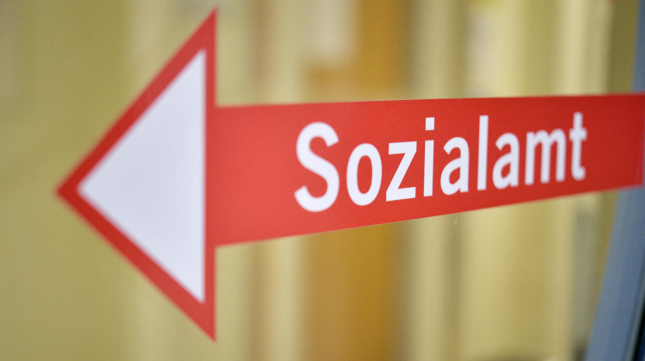 U.a. sollen Asylberechtigten, die unzureichend Deutsch sprechen, statt 863 Euro nur 563 Euro zustehen.