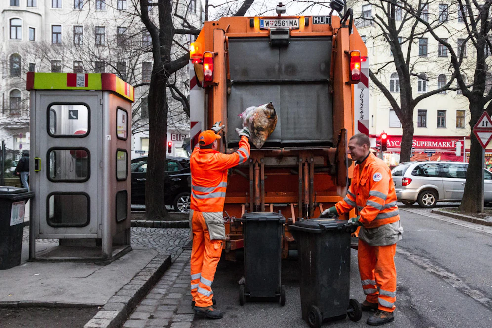Die Lohnzettel des MA48-Mitarbeiters zeigen jedes Monat weit mehr als 100 Überstunden. Den Großteil leistete er in der Nacht.