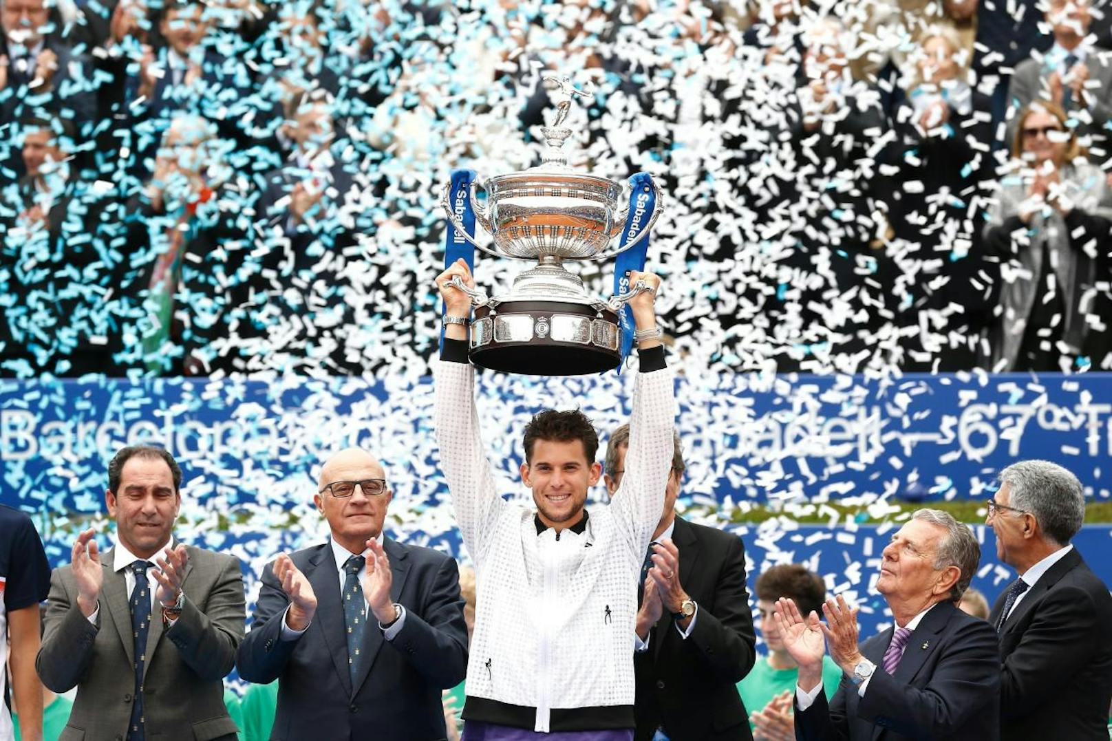 In Barcelona holt Thiem den zweiten Saisontitel. Im Halbfinale fertigt er Rafael Nadal in zwei Sätzen ab, im Finale lässt er den aufstrebenden Daniil Medvedev nur vier Games.