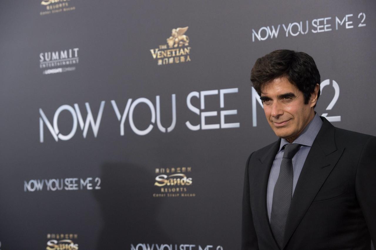 Der weltberühmte Magier David Copperfield wird vom Vorstand von The Galleria, einer exklusiven Wohnanlage in Manhattan.