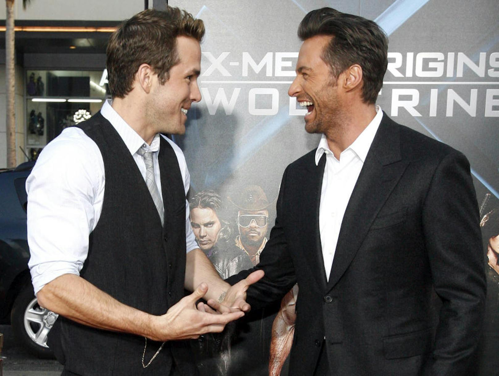 Die beiden Superhelden-Darsteller <strong>Ryan Reynolds</strong> (li.) und <strong>Hugh Jackman</strong> amüsieren das Netz schon seit Jahren mit ihrer gegenseitigen Streichen.