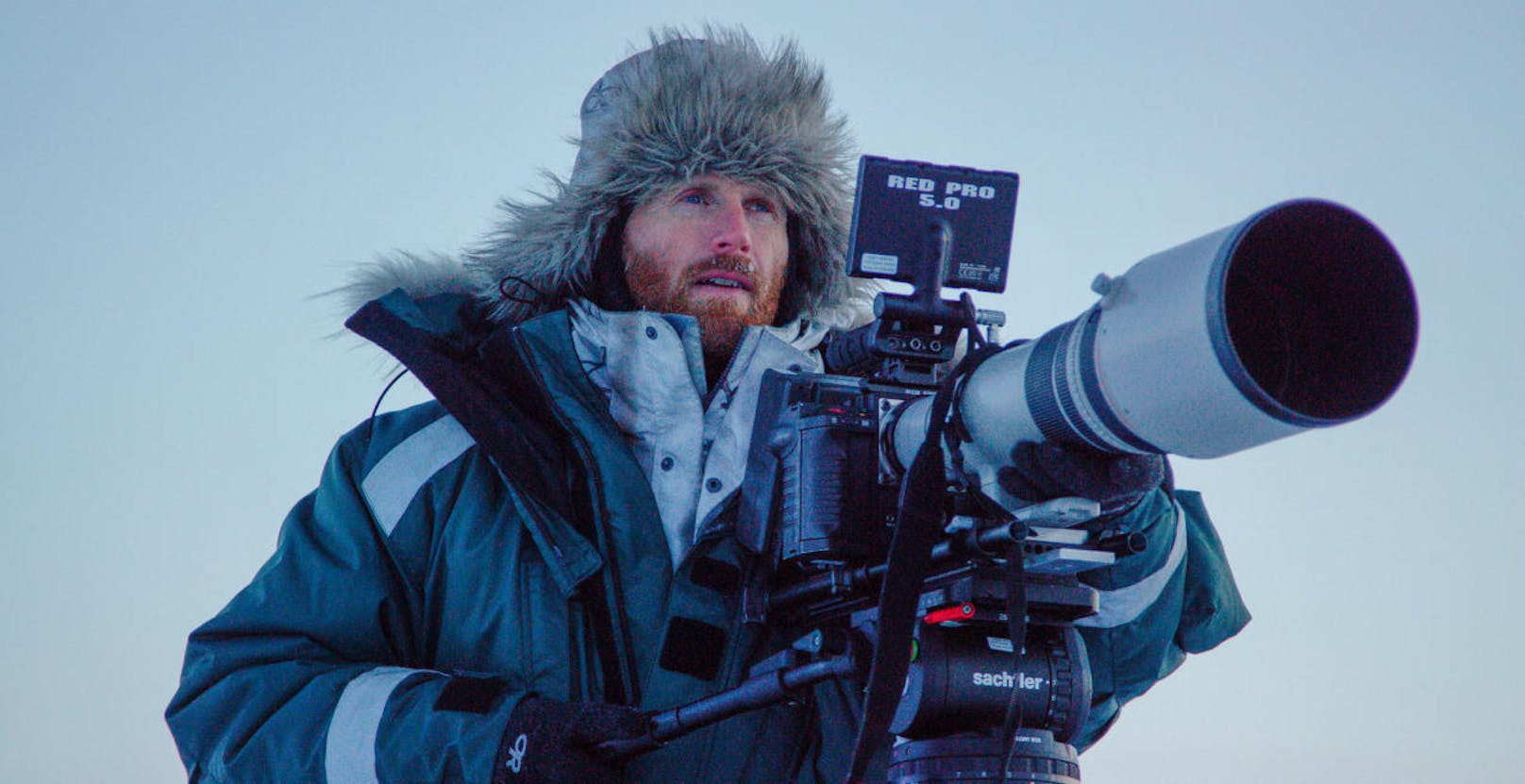 Der norwegische Tierfilmer und Fotograf Asgeir Helgestad beim Dreh auf Spitzbergen. 
