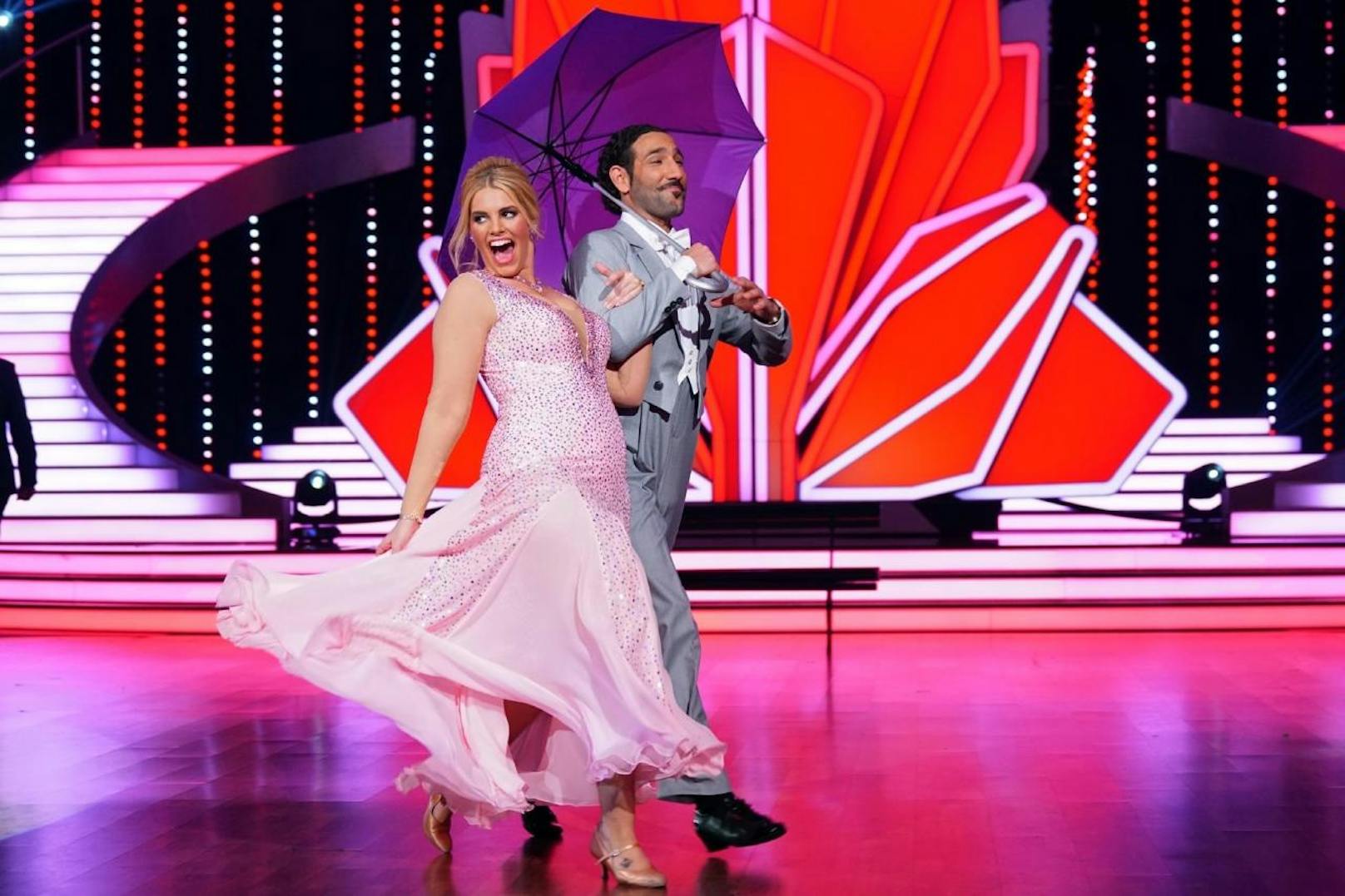 Auch bei "Let's Dance" schwang Angelina Kirsch mit Tanzpartner Massimo Sinató gekonnt das Tanzbein.