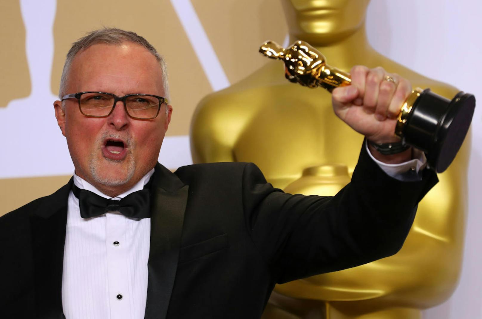 <b>Bester Schnitt: </b>Filmeditor Lee Smith erhält seinen Preis für <b>"Dunkirk"</b>.