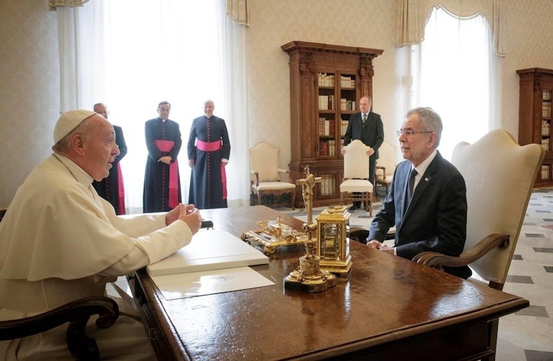 Der Bundespräsident und der Pontifex unterhielten sich längere Zeit