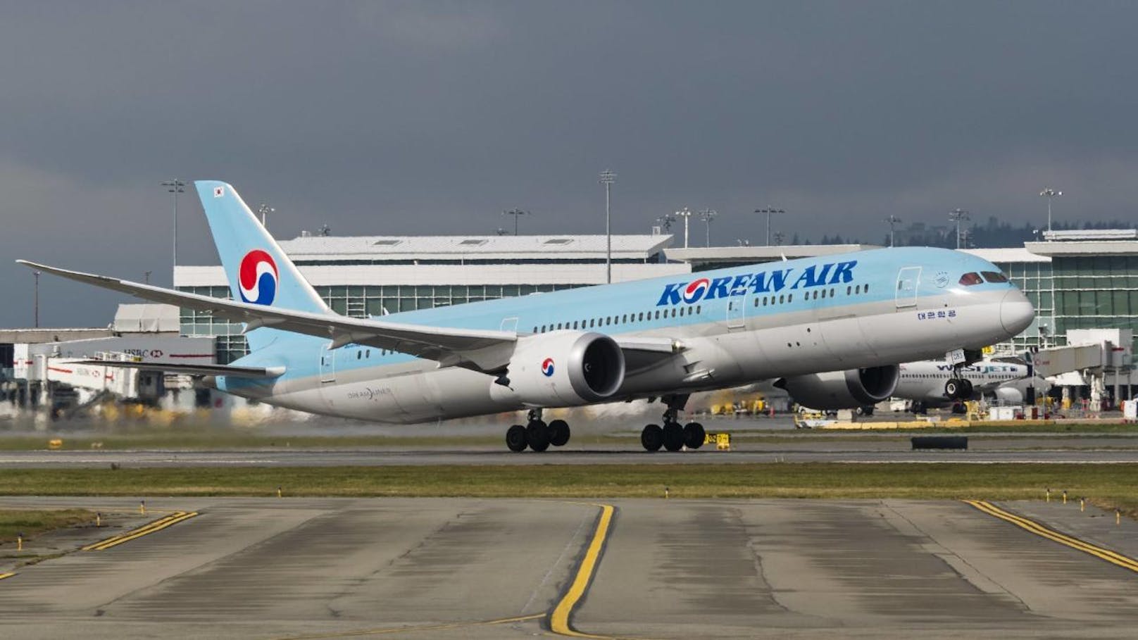 Das sind die beliebtesten Airlines der Welt:
<b>Platz 10: Korean Air, Südkorea </b>
Tripadvisor-Bewertung: "Normale Economy ist bei Korean Air im Vergleich zu anderen Fluggesellschaften (vor allem amerikanischen) eher Economy Plus. Die Flugbegleiter waren großartig."