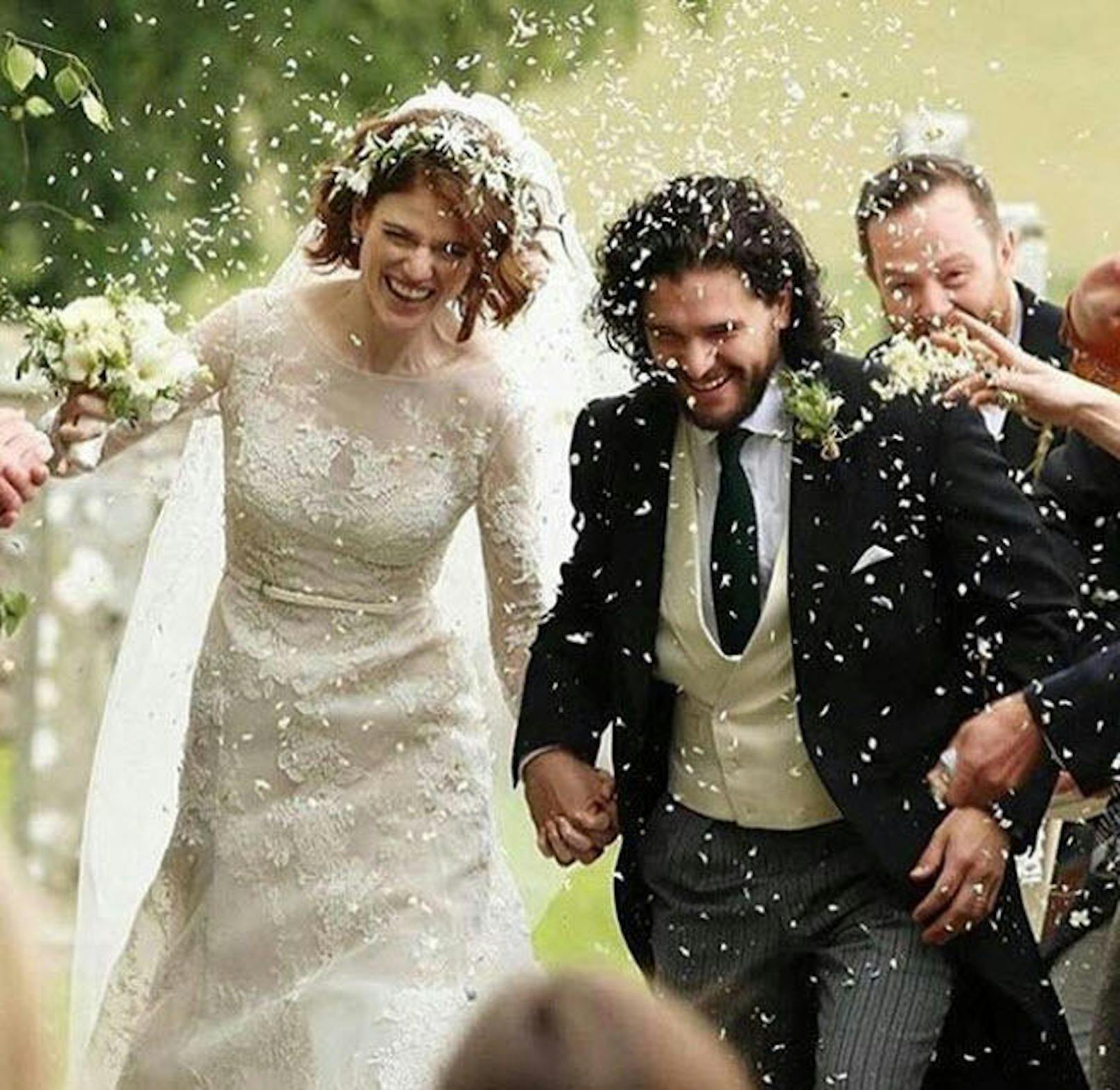 24.06.2018: Die "Game of Thrones"-Stars Kit Harington und Rose Leslie haben geheiratet - auf der Burg von Leslies Familie in Schottland. 