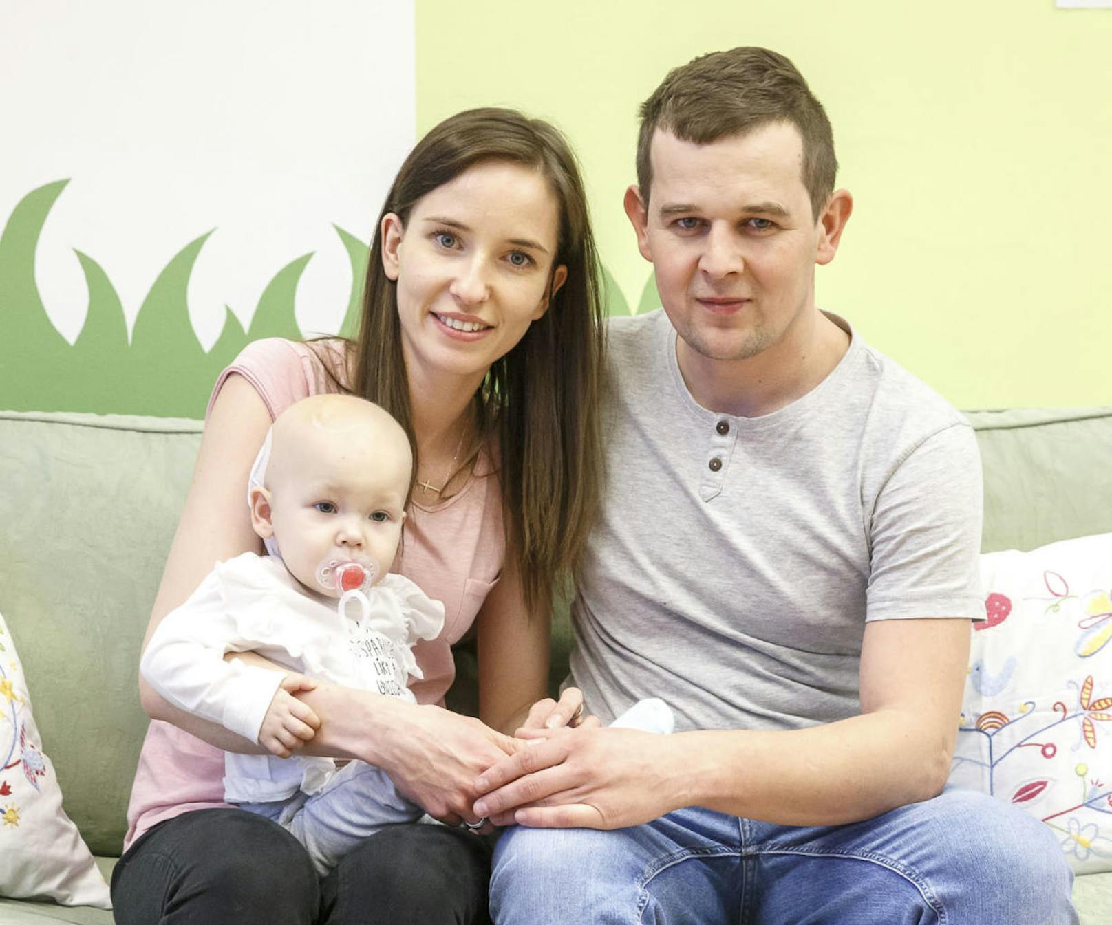Die Familie gibt nicht auf: die kleine Wiktoria mit ihrer Mama Angelika und ihrem Papa Krzysztof.
