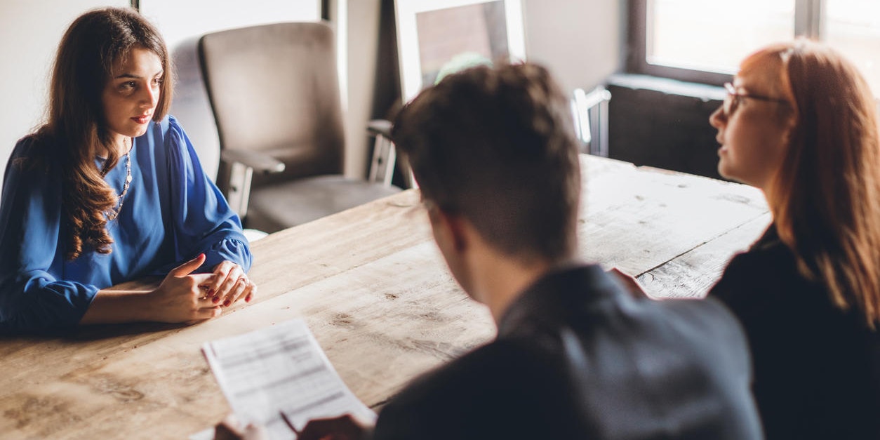 Als ich mich für eine Marketingstelle bewarb, bekam ich eine Absage mit der Begründung, ich hätte keine Erfahrung in diesem Bereich. Aber habe ich in Marketing maturiert und gearbeitet.   Nachdem ich mich beschwerte, bekam ich ein Jobangebot. Aber das lehnte ich dann ab.