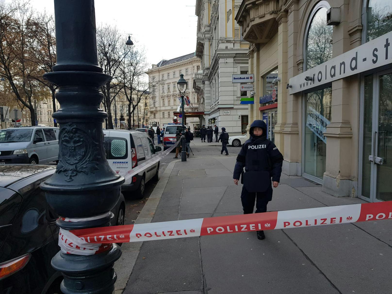 Banküberfall in der Wiener Innenstadt. Ein Mann wurde schwer verletzt. 