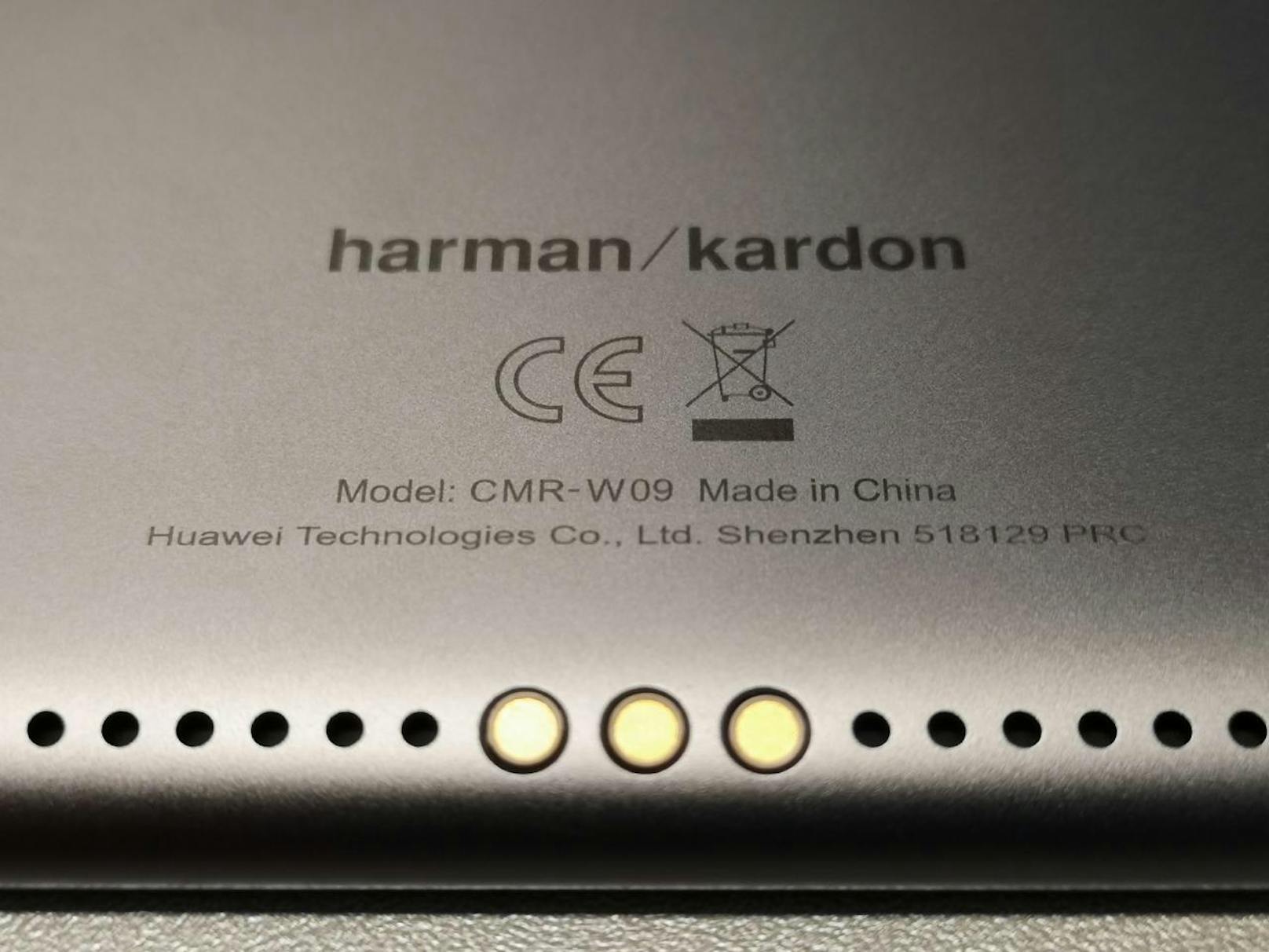 Schade ist, dass Huawei einen Stift, die neue M-Pen, nur beim Pro-Modell des Tablets anbietet. Das große M5 wäre ebenso prädestiniert dafür. Dafür funktioniert das Arbeiten in mehreren Fenstern perfekt und eine Maus kann ebenso genutzt werden wie eine Tastatur. Eine solche kann auch über die Pins an der Rückseite angedockt werden.