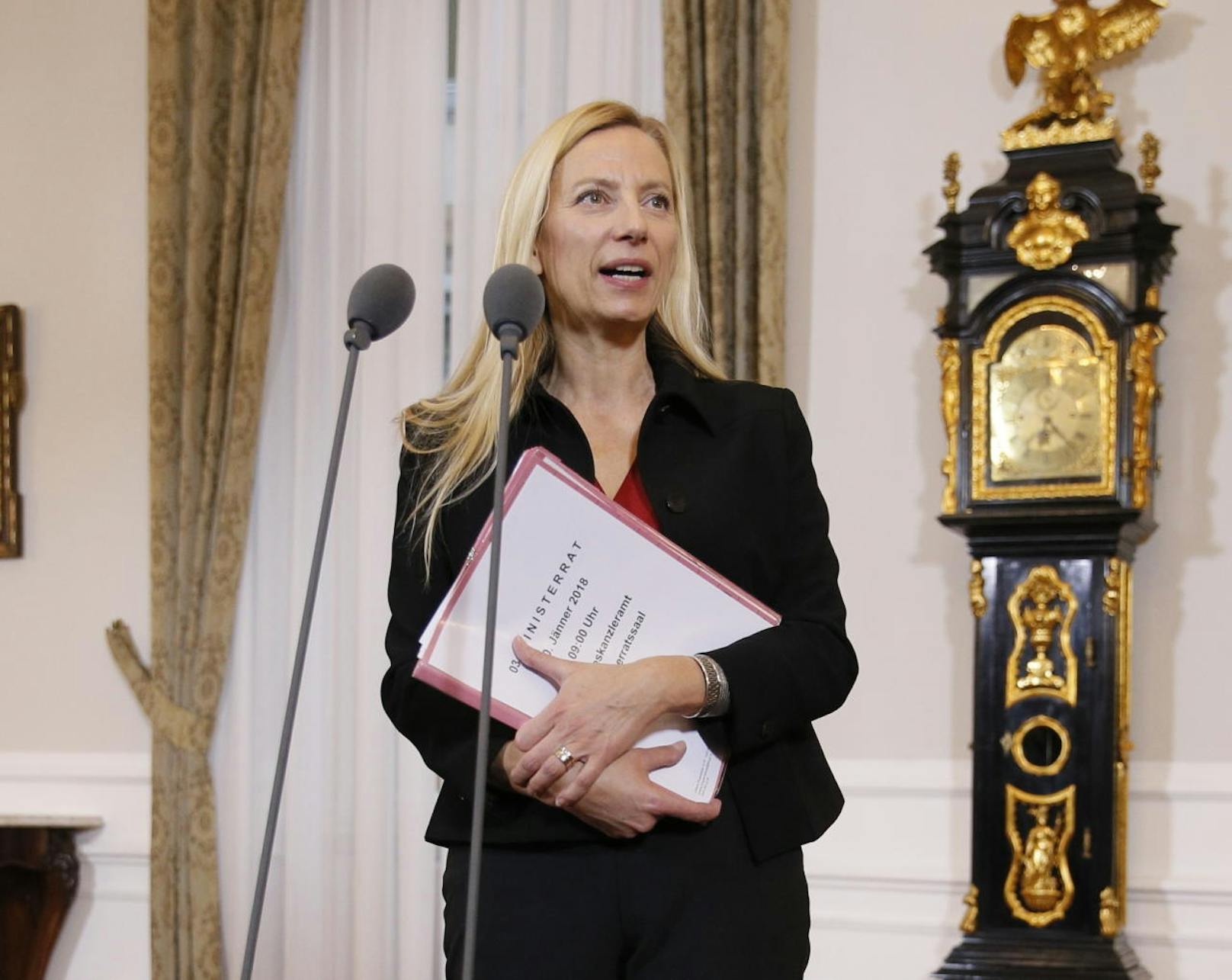 <b>Juliane Bogner-Strauß</b> (ÖVP) ist Bundesministerin im Bundeskanzleramt für Frauen, Familien und Jugend. Das wissen nun auch die bisher ahnungslosen 56 von 100 Österreichern.