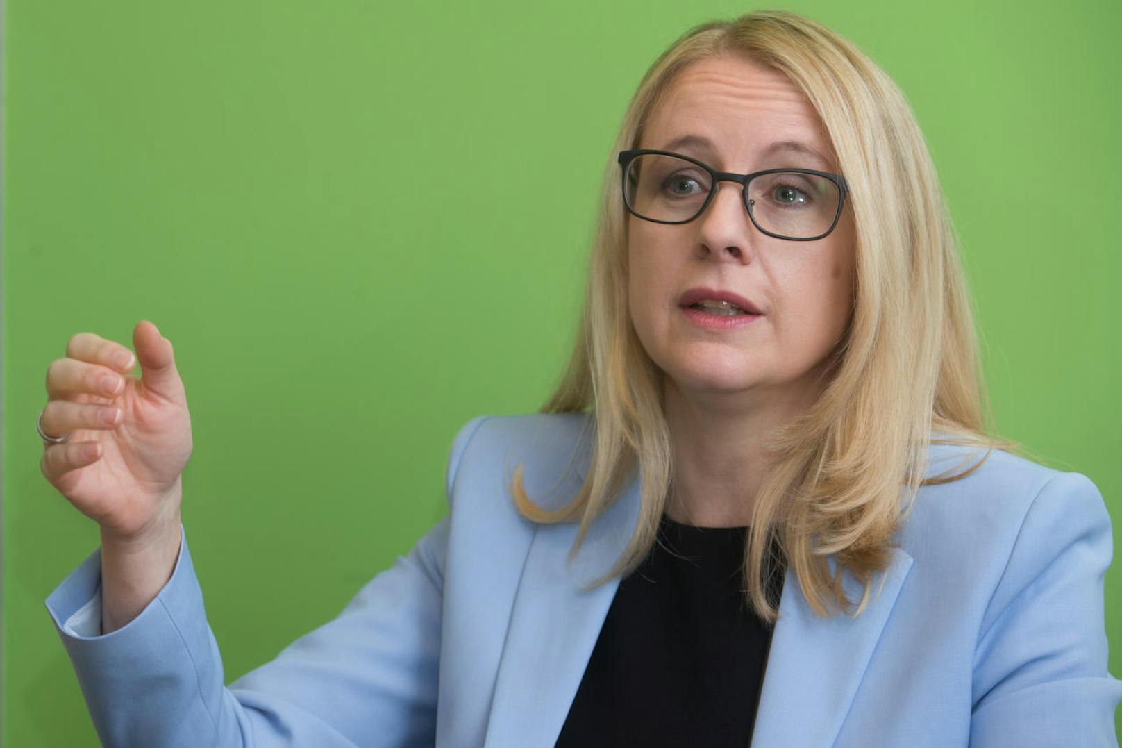<b>Margarete Schramböck</b>, die erst am 17. Oktober (also zwei Tage nach der Wahl) bei der A1 Telekom Austria aufgehört hatte, wurde auf Seiten der ÖVP <b>Ministerin für Digitalisierung</b>.