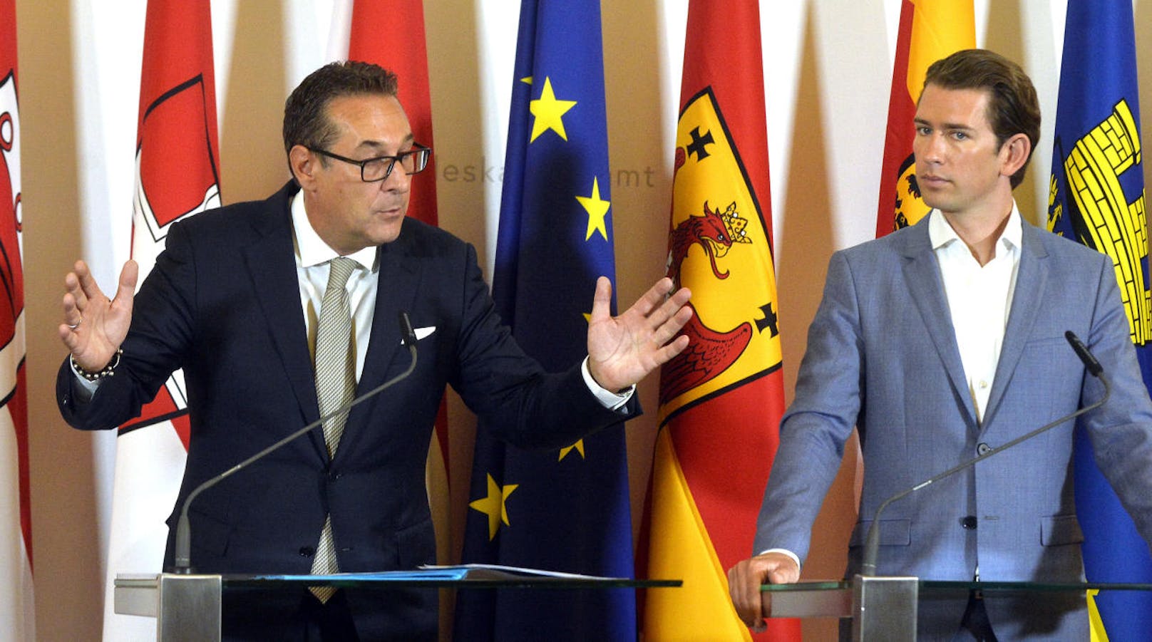 Vizekanzler Heinz-Christian Strache (FPÖ) und Bundeskanzler Sebastian Kurz (ÖVP) beim Pressefoyer nach einer Sitzung des Ministerrates am 22. August 2018.