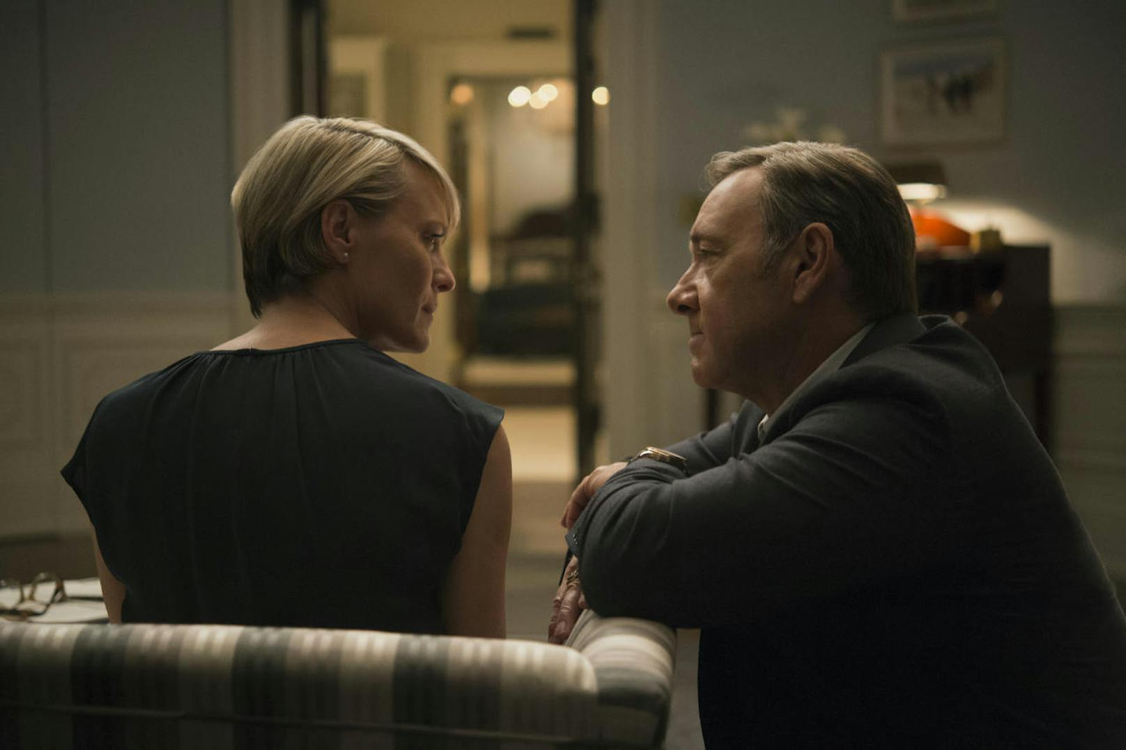 Francis Underwood (Kevin Spacey) mit seiner Frau Claire (Robin Wright). (Credits: David Giesbrecht)