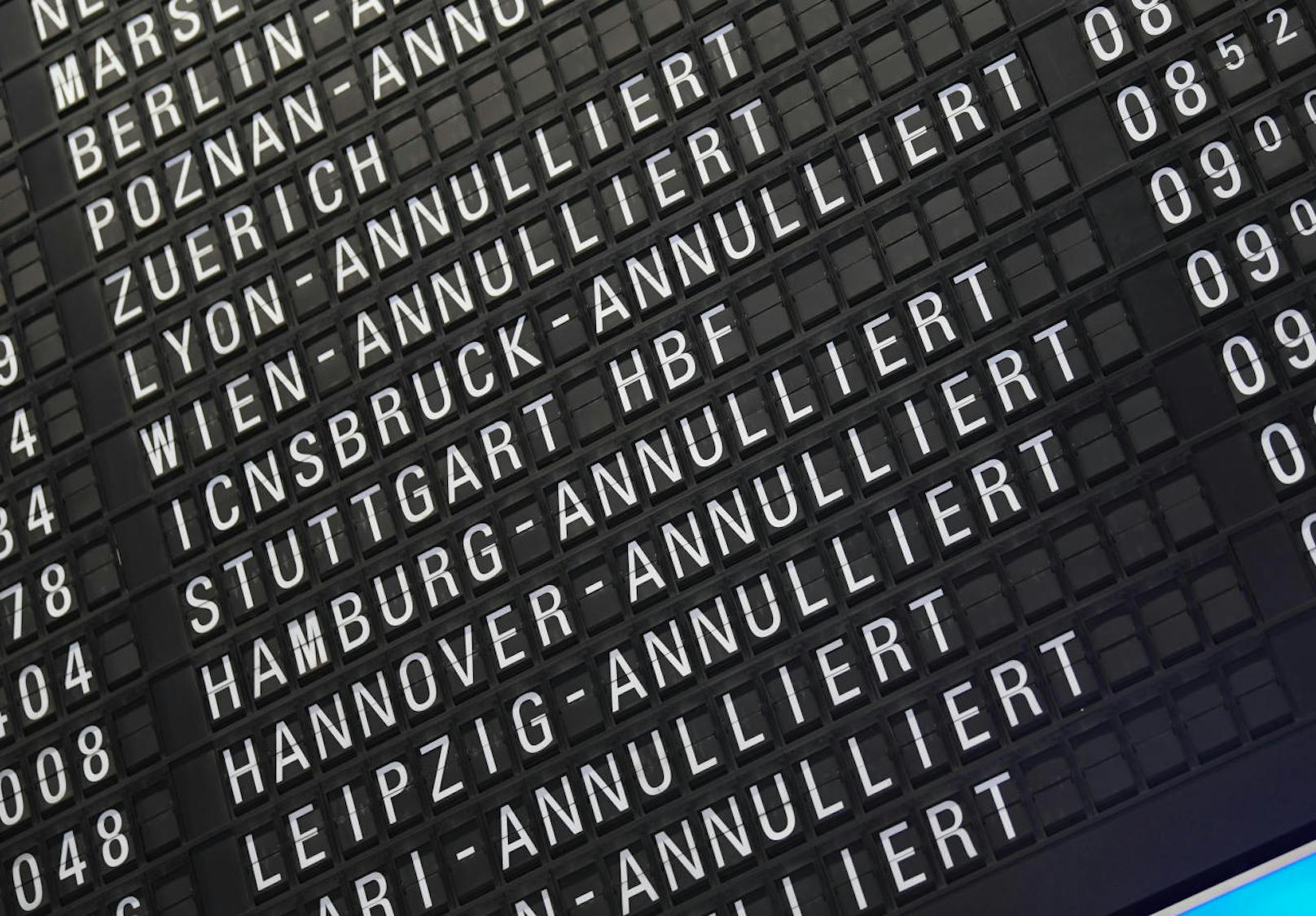 Hunderte Flüge sind für heute in Deutschland annulliert. 