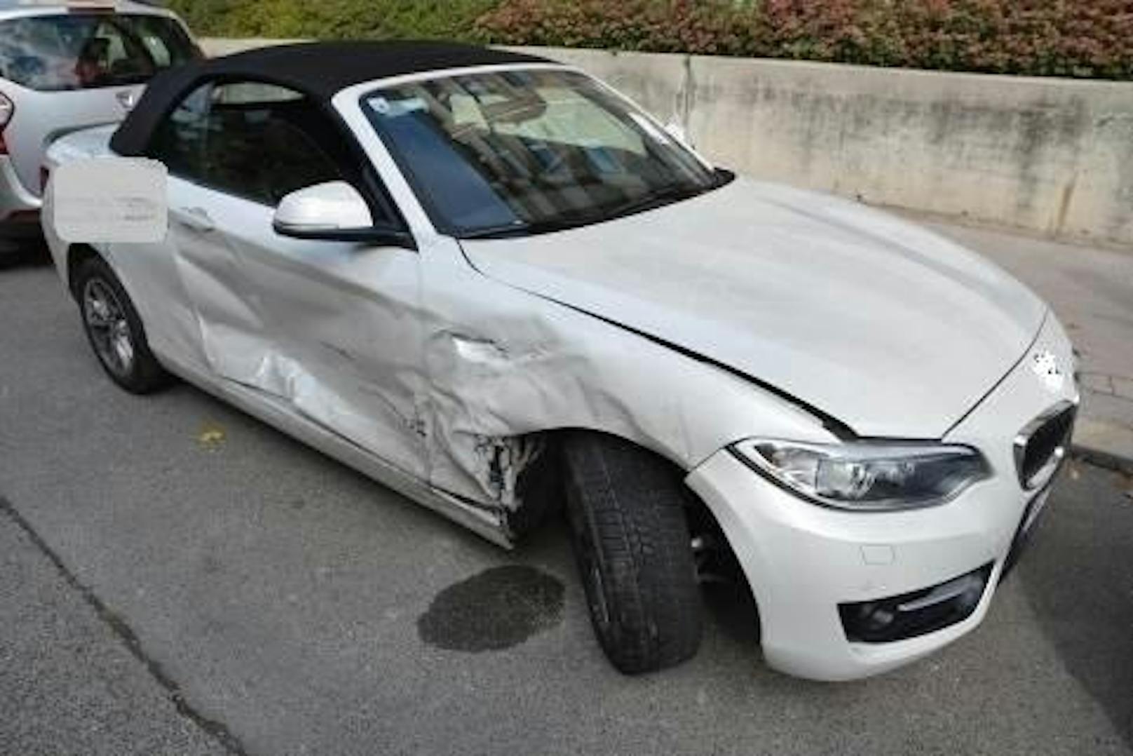 Auch der BMW wurde stark beschädigt. 