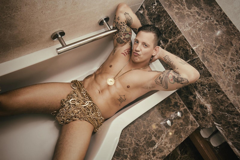 Die Fans von "Money Boy" stehen völlig unter Schock. Auf seiner Facebookseite erklärte der Wiener Rapper, dass er offenbar ins Gefängnis muss.