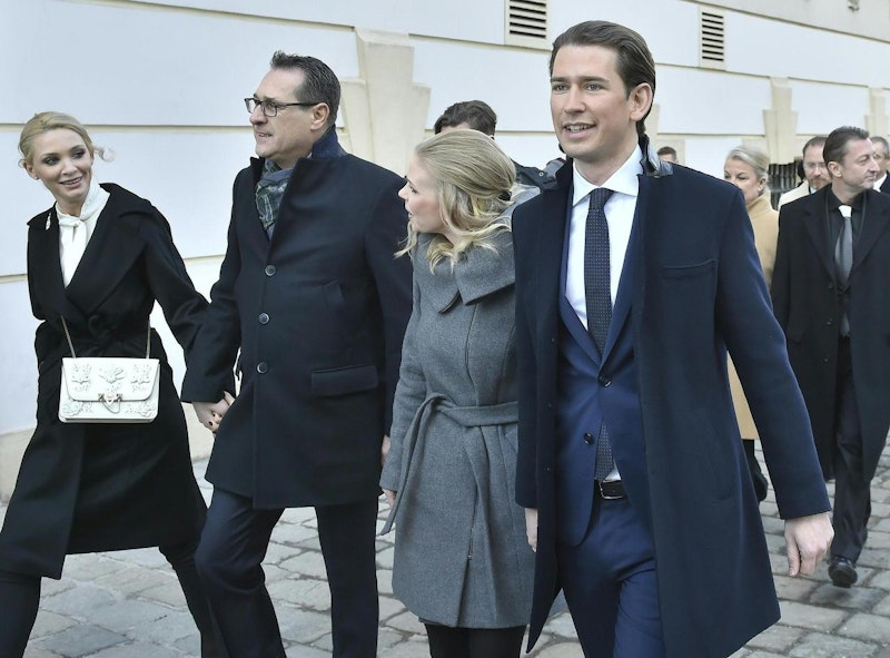 Kurz und Strache mit Begleitung.