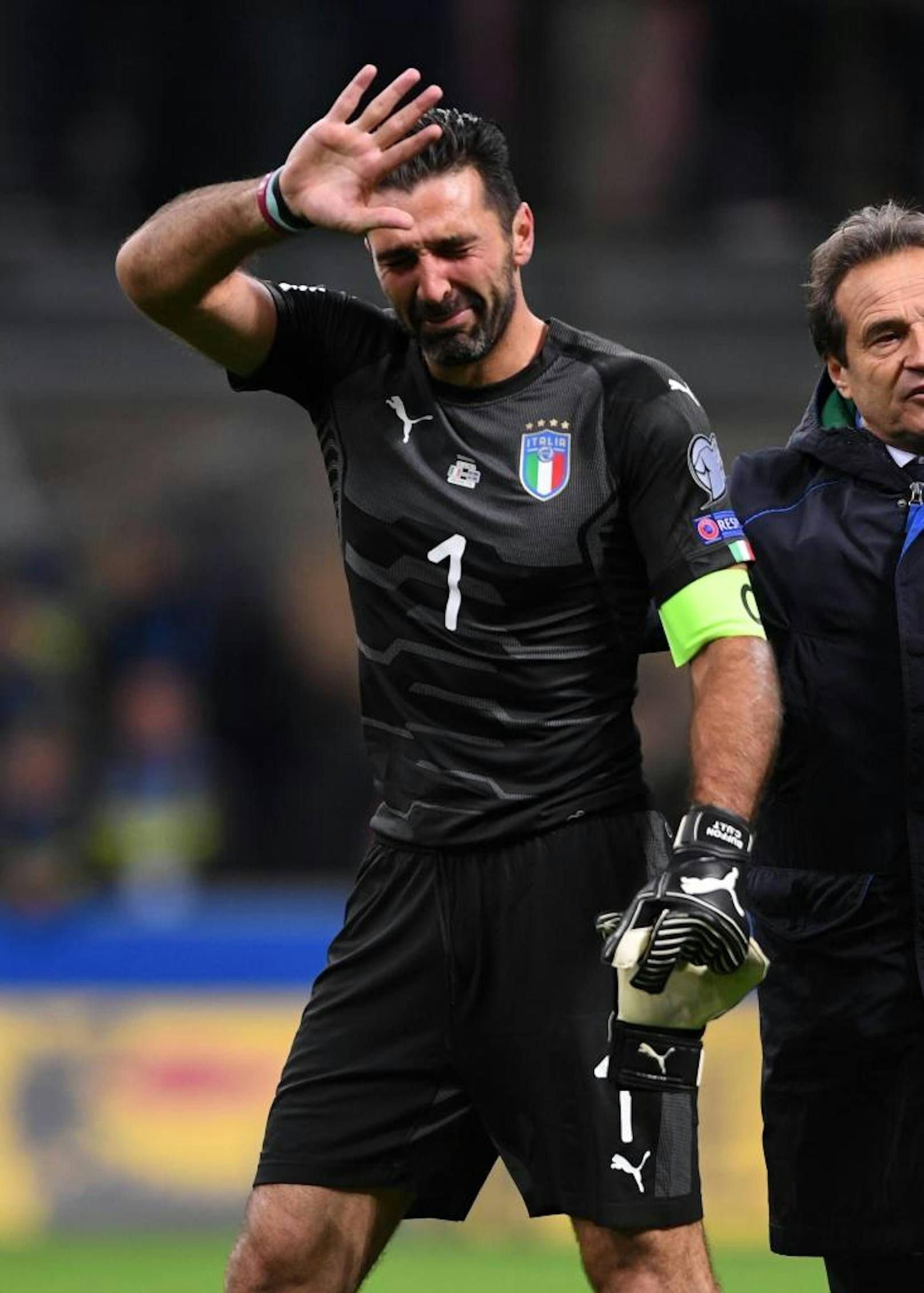 <b>Gianluigi Buffon</b>: Die Torwart-Legende hat sich mit Italien nicht für die WM qualifizieren können und damit keine Chance auf einen zweiten Titel nach 2006. In der Quali-Gruppenphase belegte die "Squadra Azzurra" den zweiten Platz, scheiterte in den Play-offs aber an den Schweden.