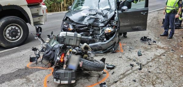 Motorrad Frontal Gegen Auto: Biker Schwer Verletzt - Österreich | Heute.at