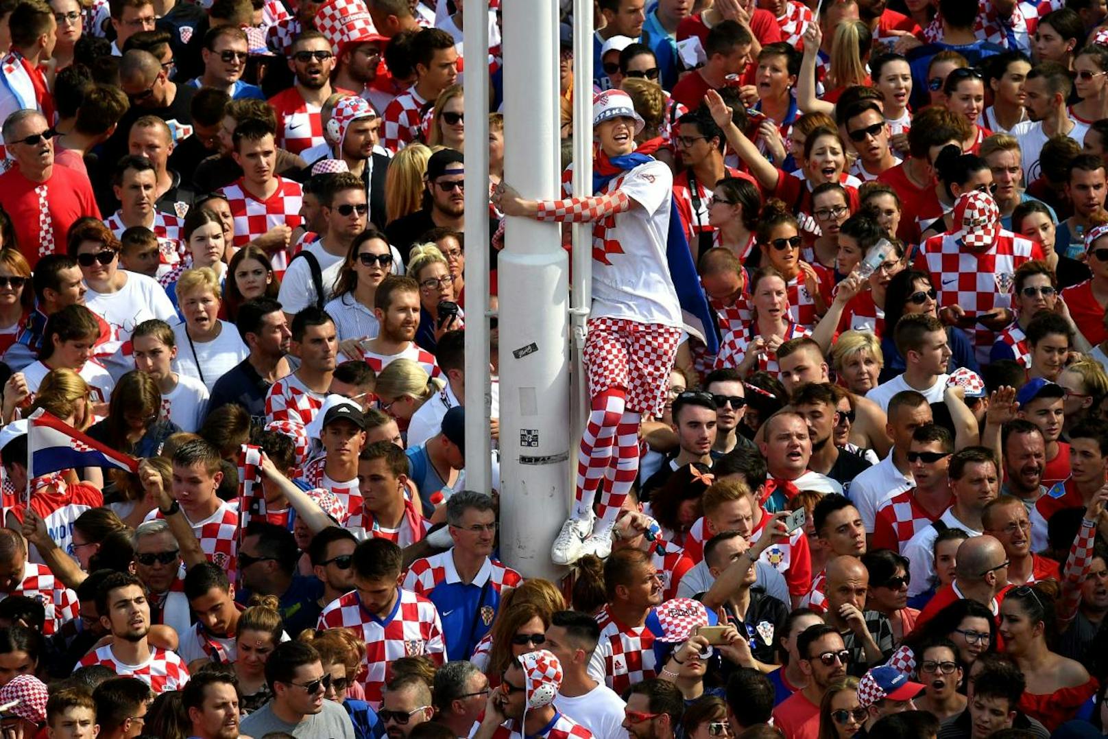 Zehntausende erwarteten die WM-Helden aus Moskau.